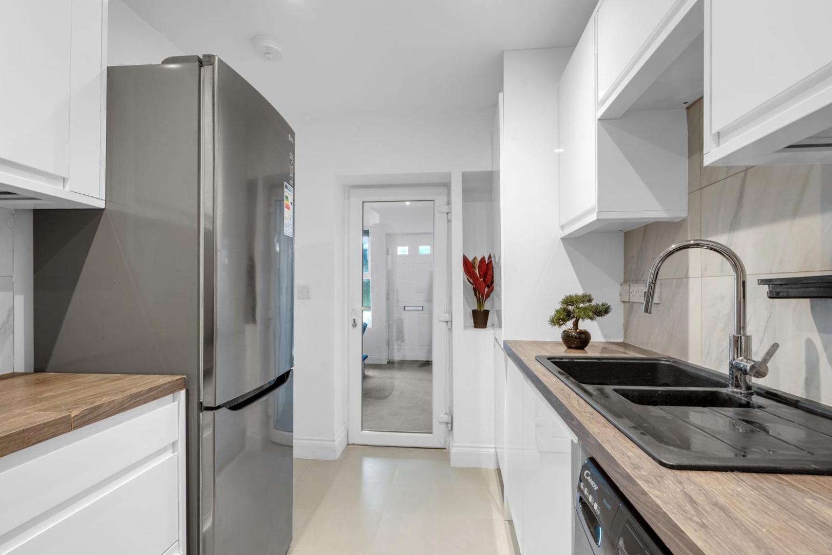 Bild 10: Leaf & Lounge - Free Parking , En-Suite, Near Wembley