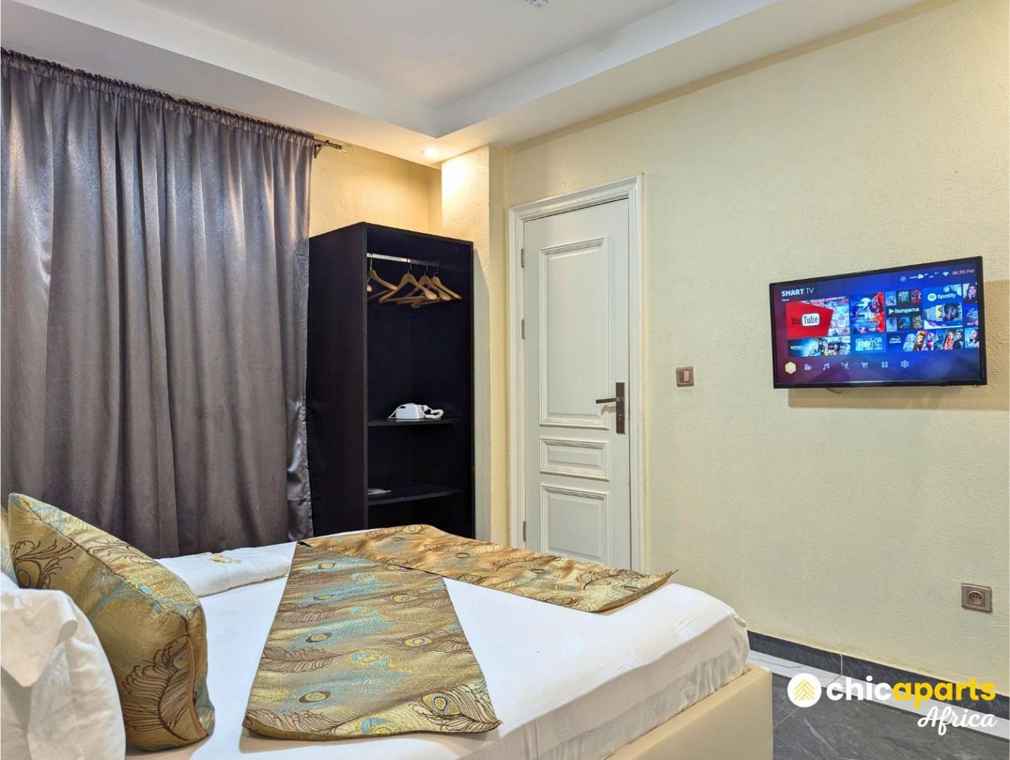 Zdjęcie 3: Chic studio with parking near the airport