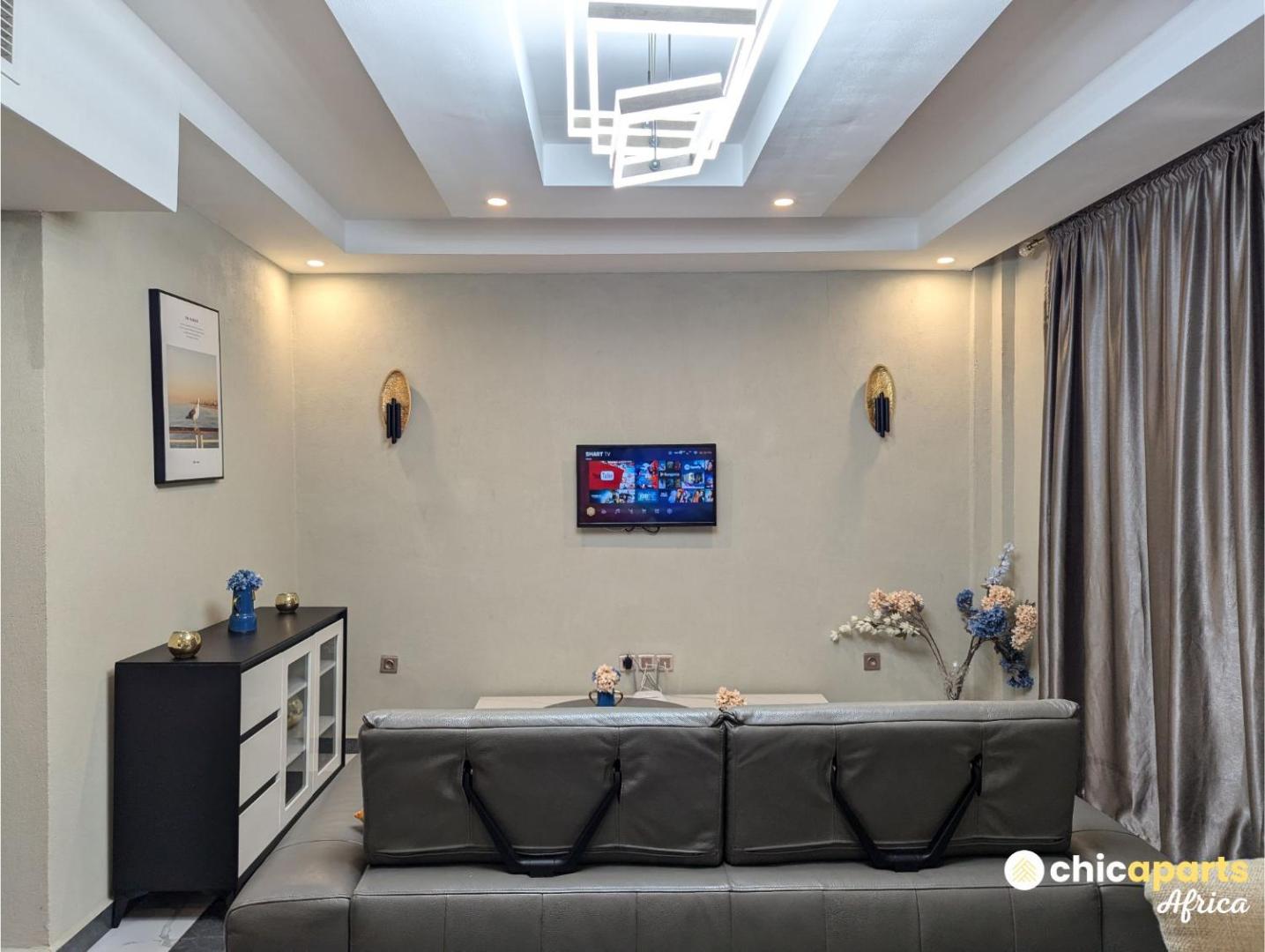 Zdjęcie 2: Chic studio with parking near the airport
