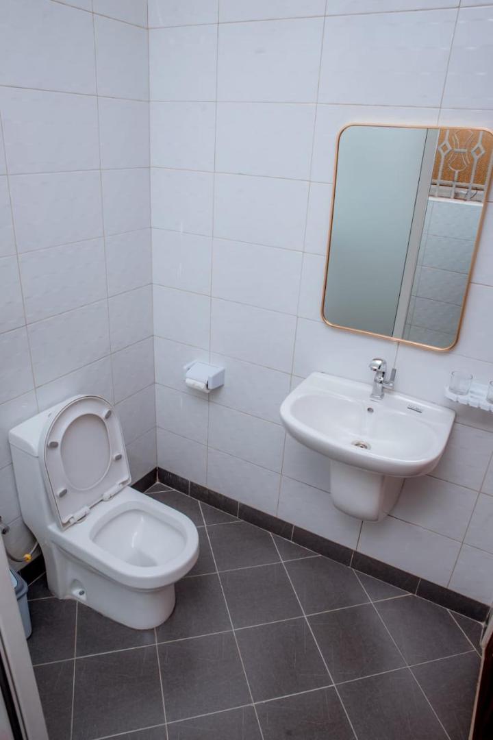 Foto 7: Spacious & Quiet 2BR Apt with Wi-Fi Buwate Mall