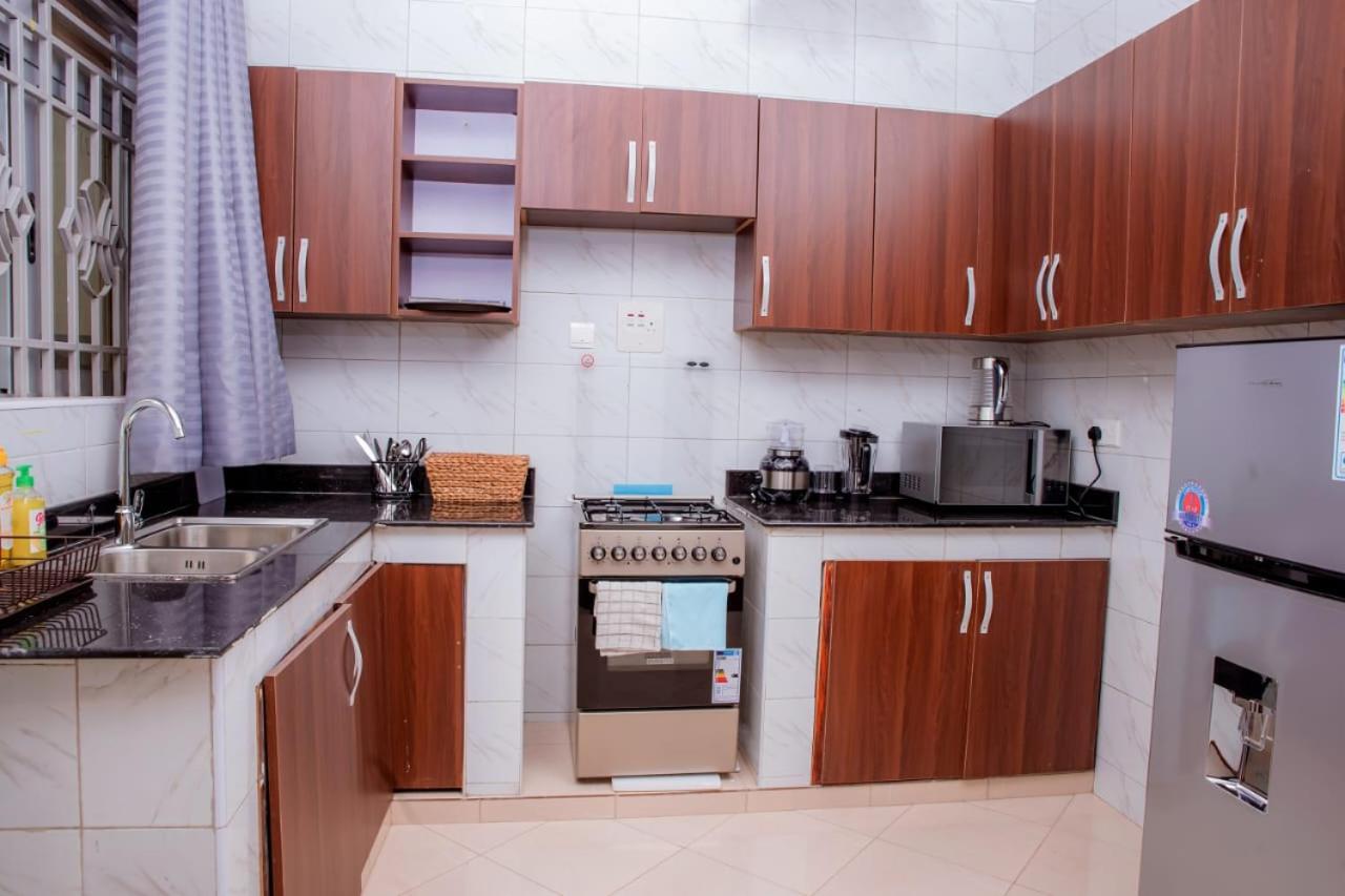 Foto 8: Spacious & Quiet 2BR Apt with Wi-Fi Buwate Mall