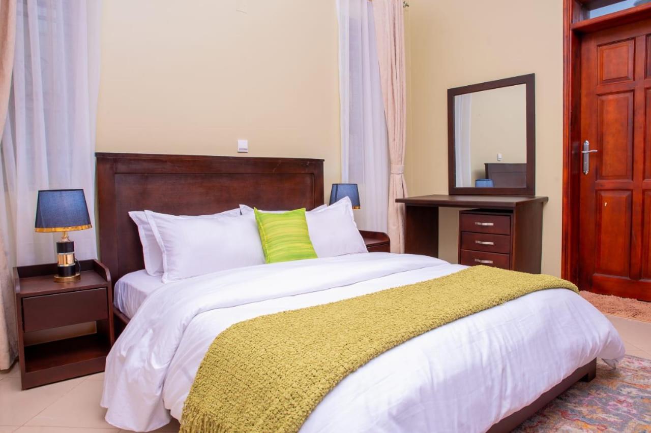 Foto 6: Spacious & Quiet 2BR Apt with Wi-Fi Buwate Mall