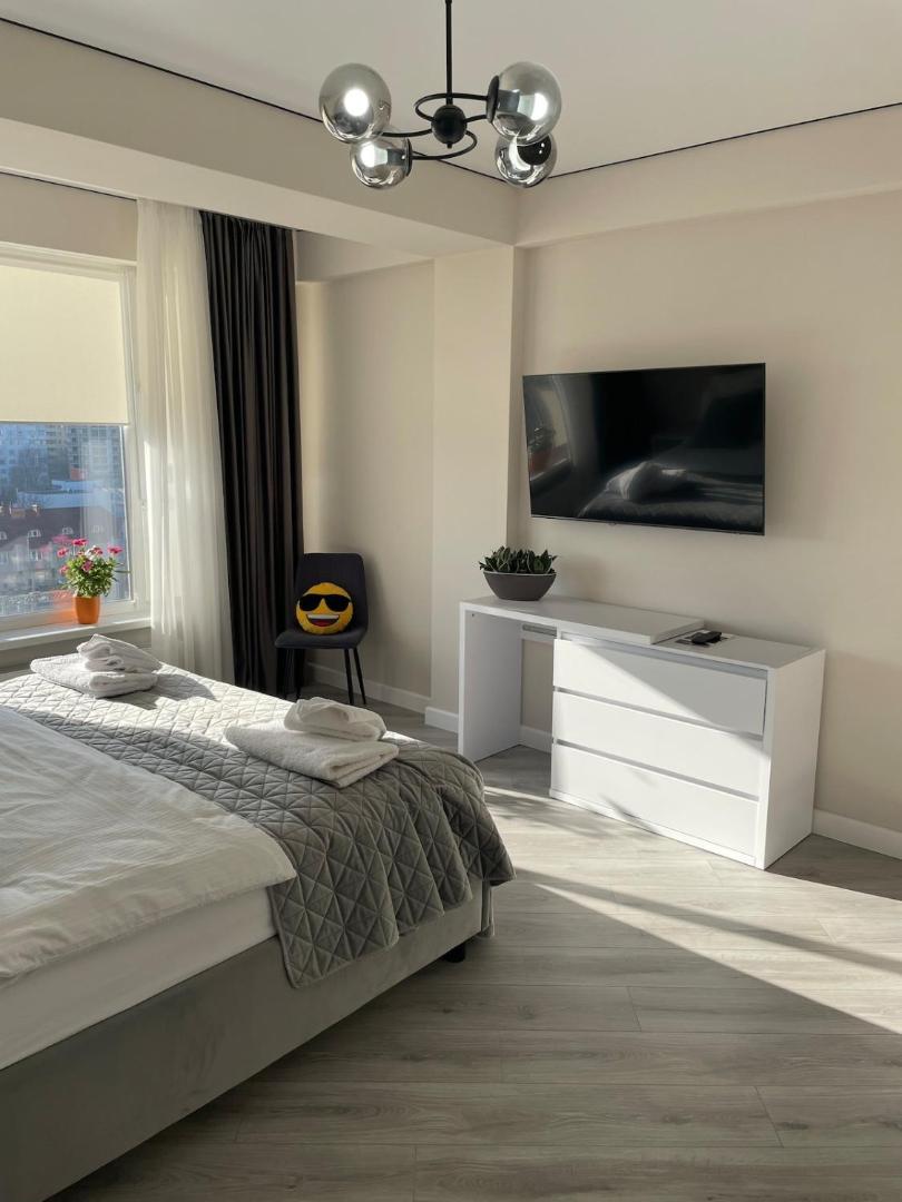 Foto 6: Spacious, with panoramic glazing, center and airport
