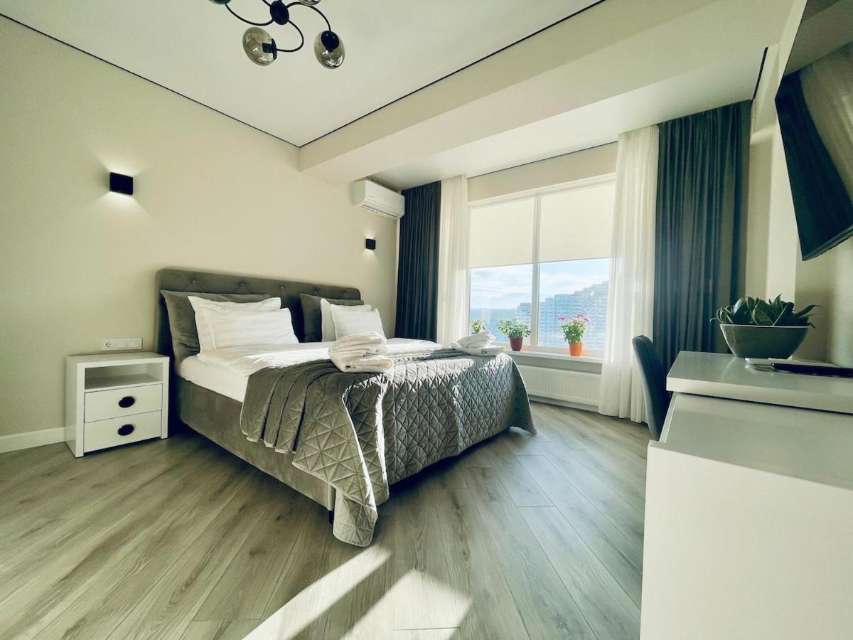 Foto 8: Spacious, with panoramic glazing, center and airport
