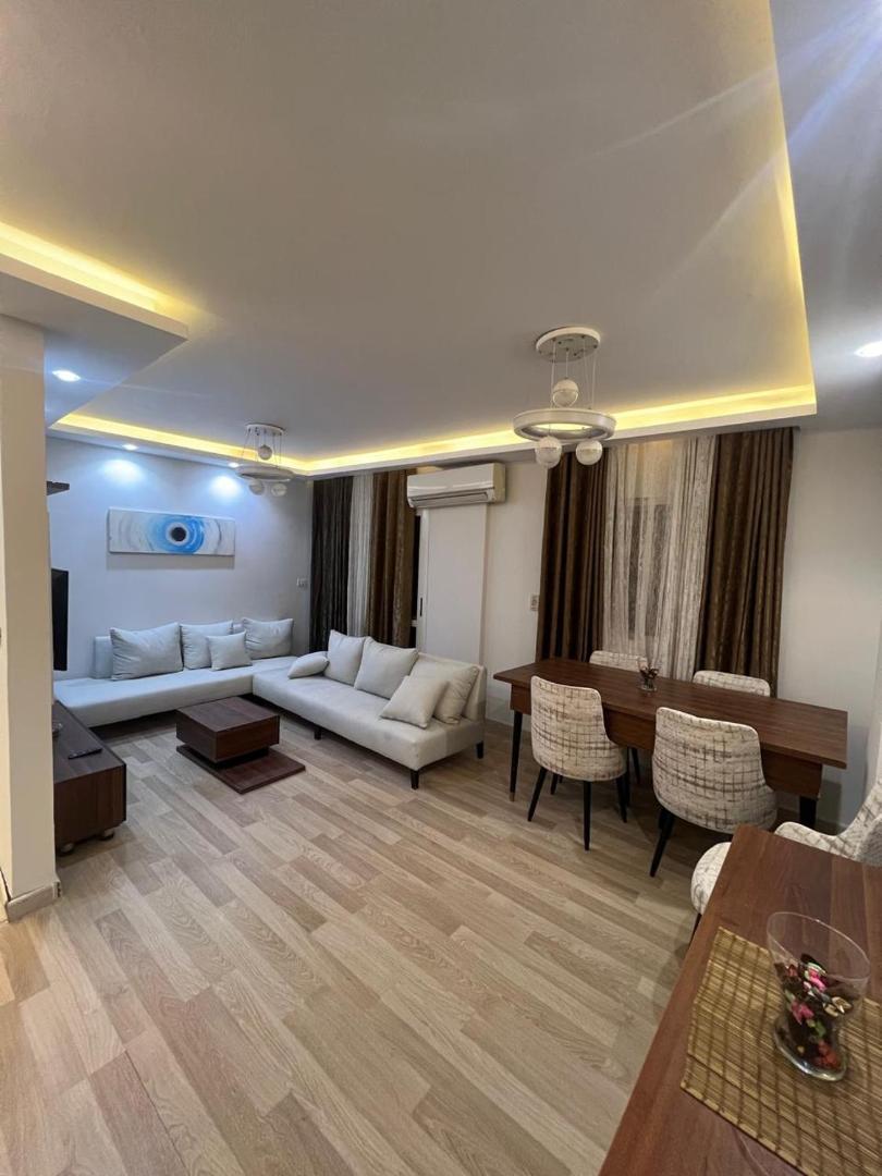 Foto 2: Spacious & Sleek Family Home