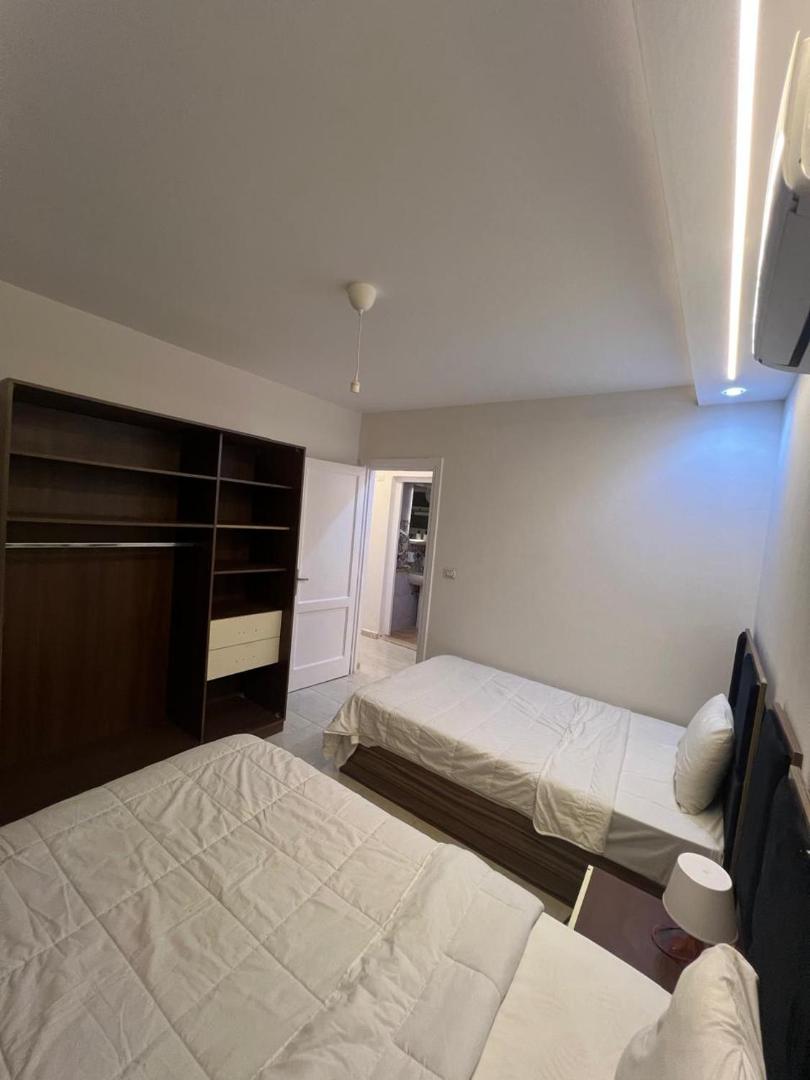 Foto 3: Spacious & Sleek Family Home