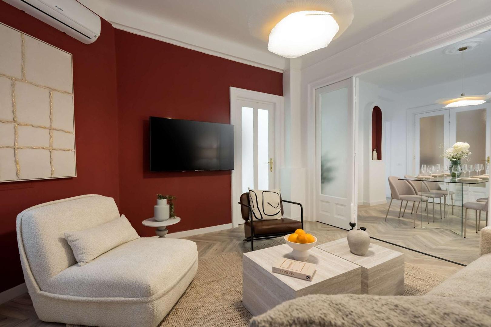 Billede 5: Refined & Spacious 3-Bedroom Flat Near Cismigiu, Balcony with Boulevard Views