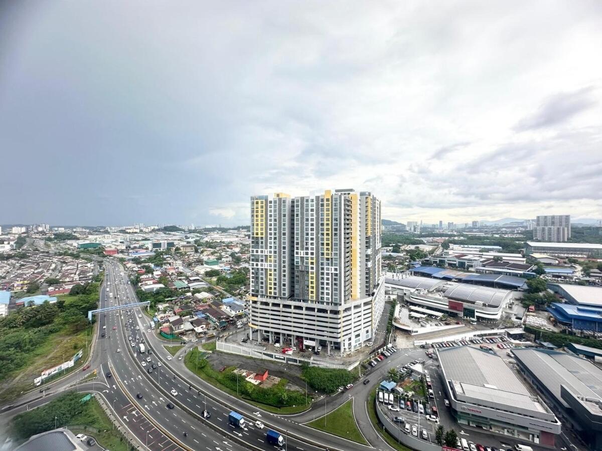 Simfoni - Big Balcony, Self Check In, Free Netflix, 200mbps Wifi, Parking at level 1 photo 2