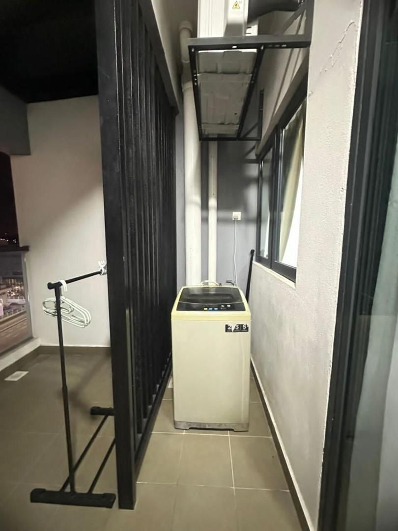 Simfoni - Big Balcony, Self Check In, Free Netflix, 200mbps Wifi, Parking at level 1 photo 10