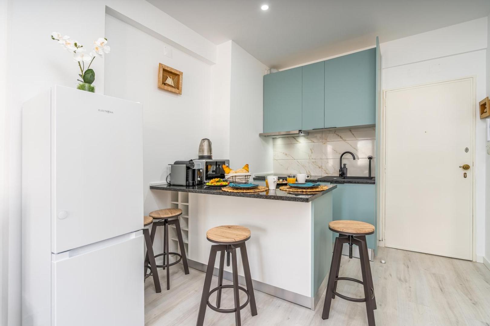 Fotografie 3: HostWise – Seaside Escape with Balcony