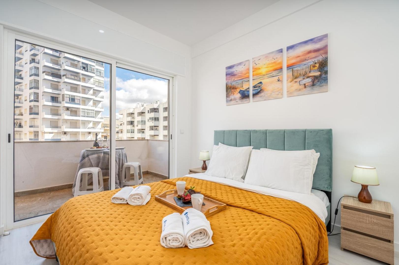 Fotografie 4: HostWise – Seaside Escape with Balcony