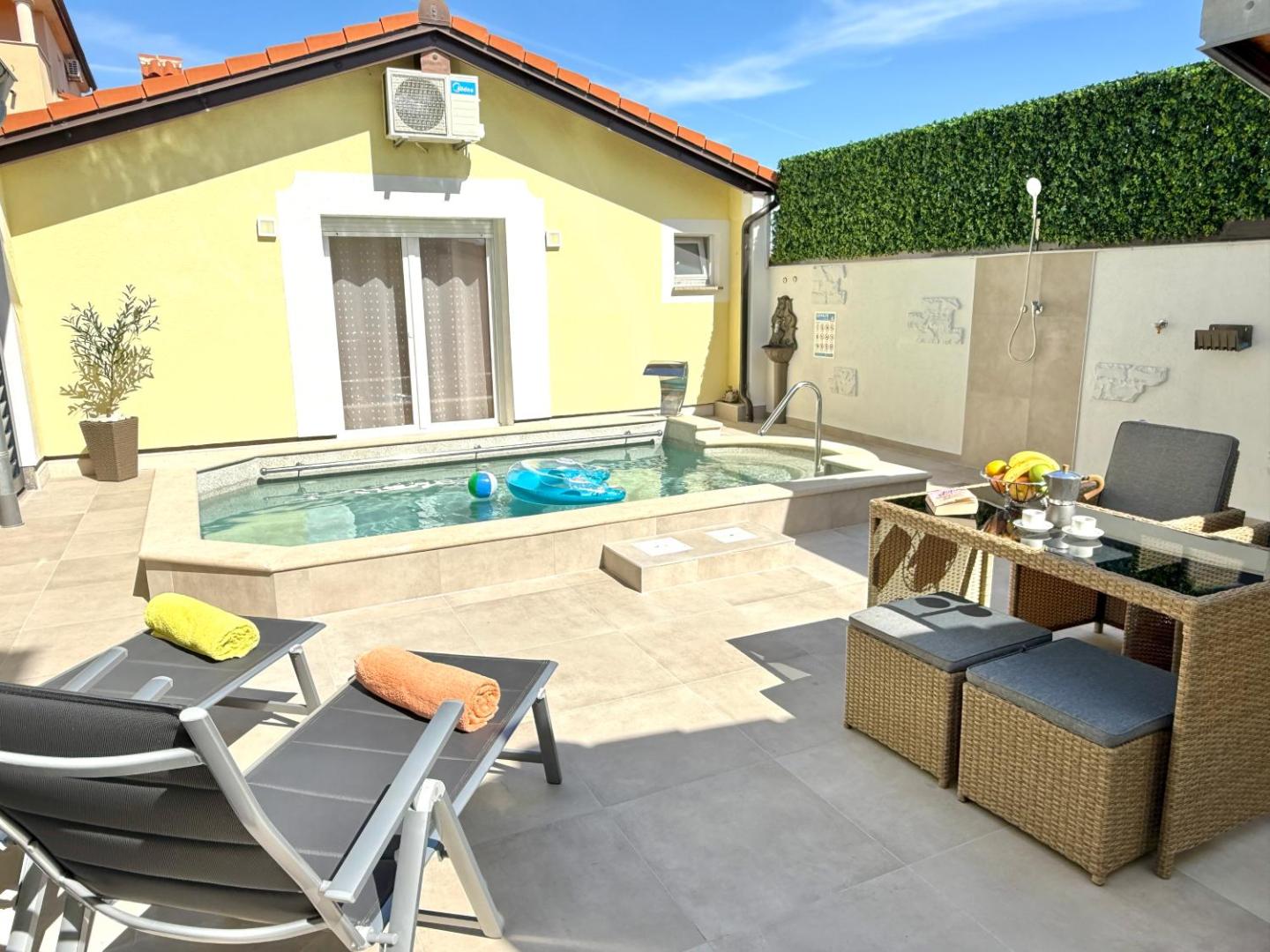 Bild 3: Poolside Studio