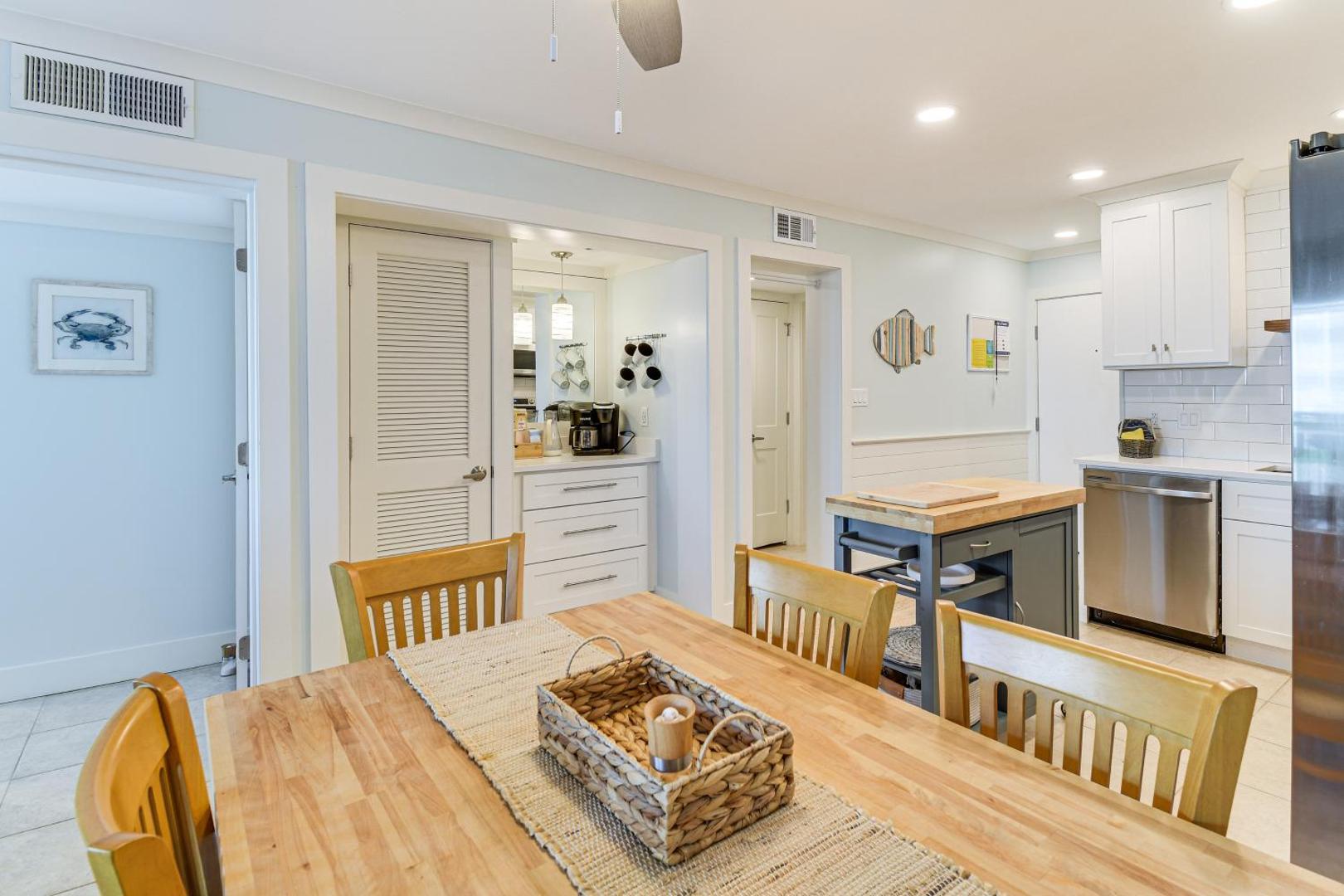 Billede 7: Beachfront Abode with Pool Access in Gulf Shores!