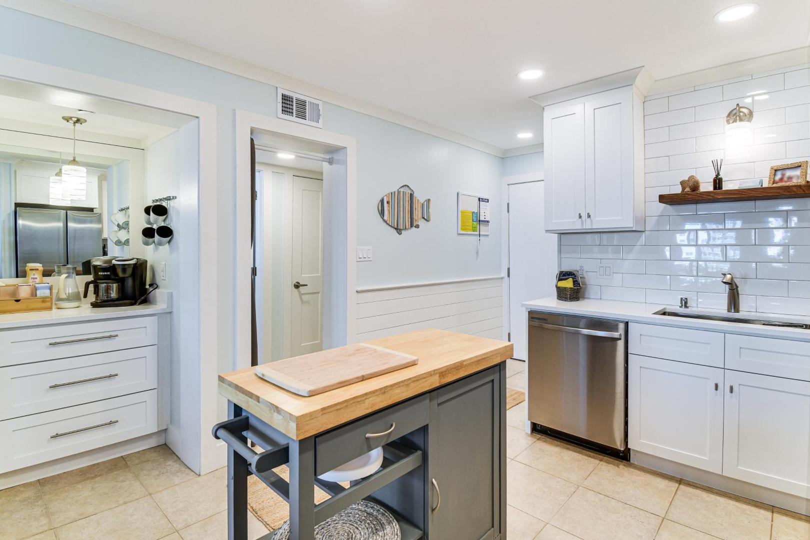 Billede 10: Beachfront Abode with Pool Access in Gulf Shores!