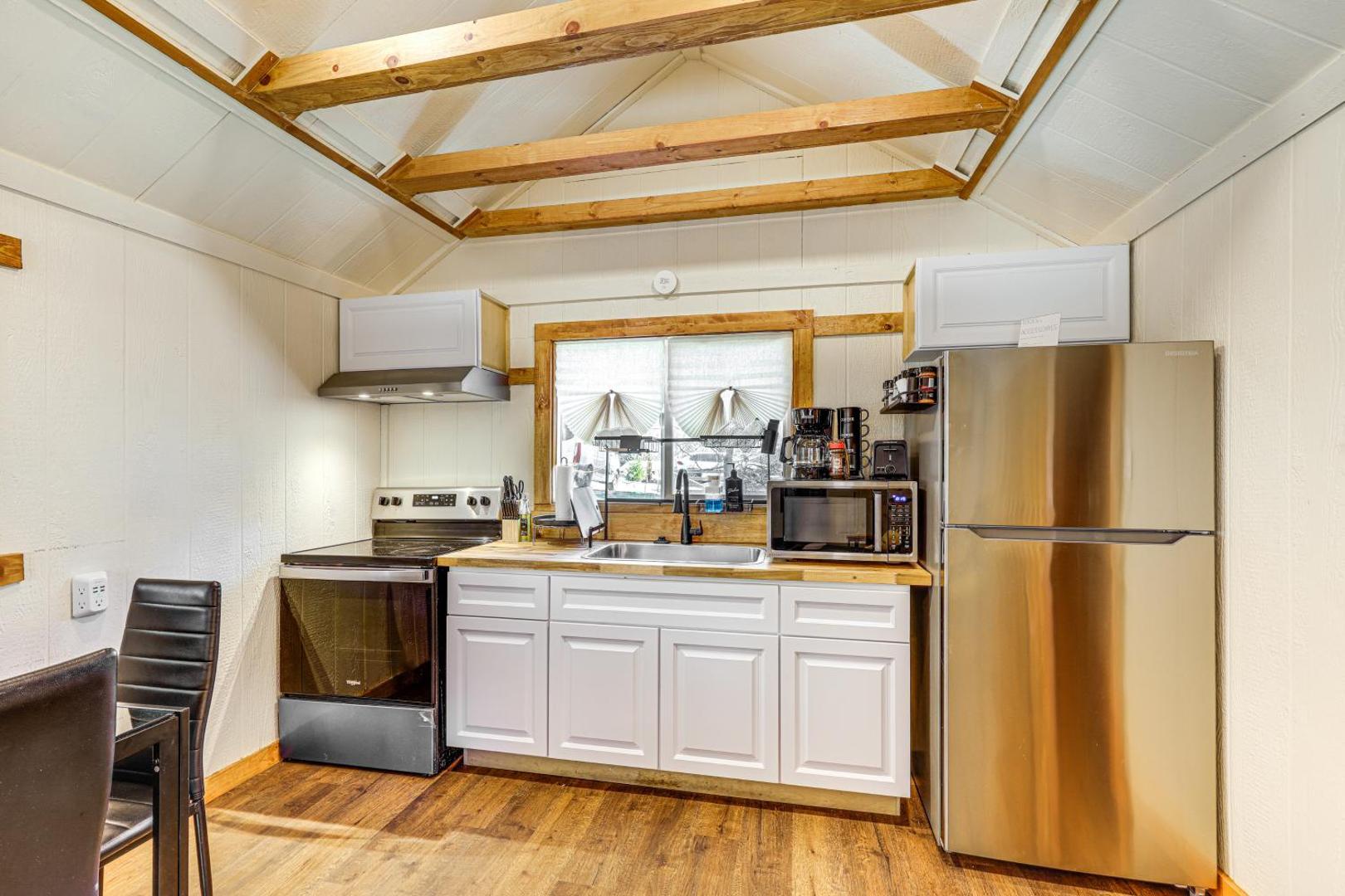 Foto 2: Tiny Home w/ Deck & Mtn Views in Lake Arrowhead!