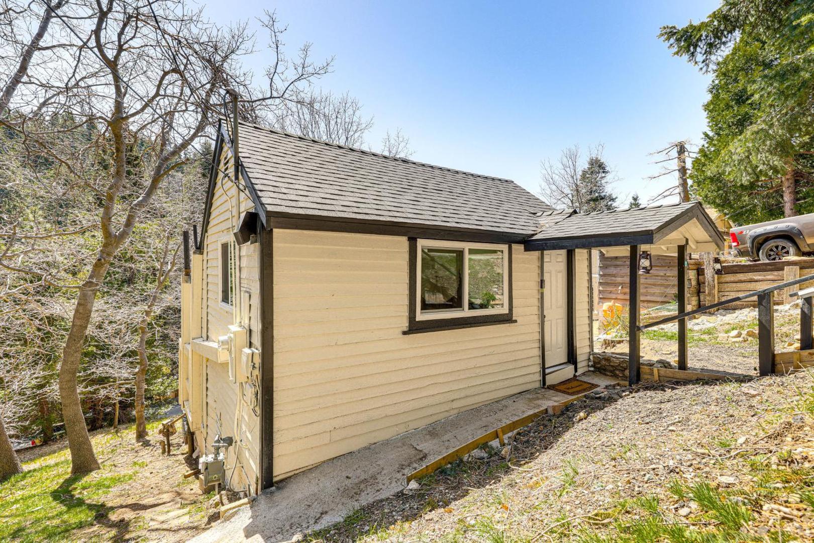 Foto 3: Tiny Home w/ Deck & Mtn Views in Lake Arrowhead!