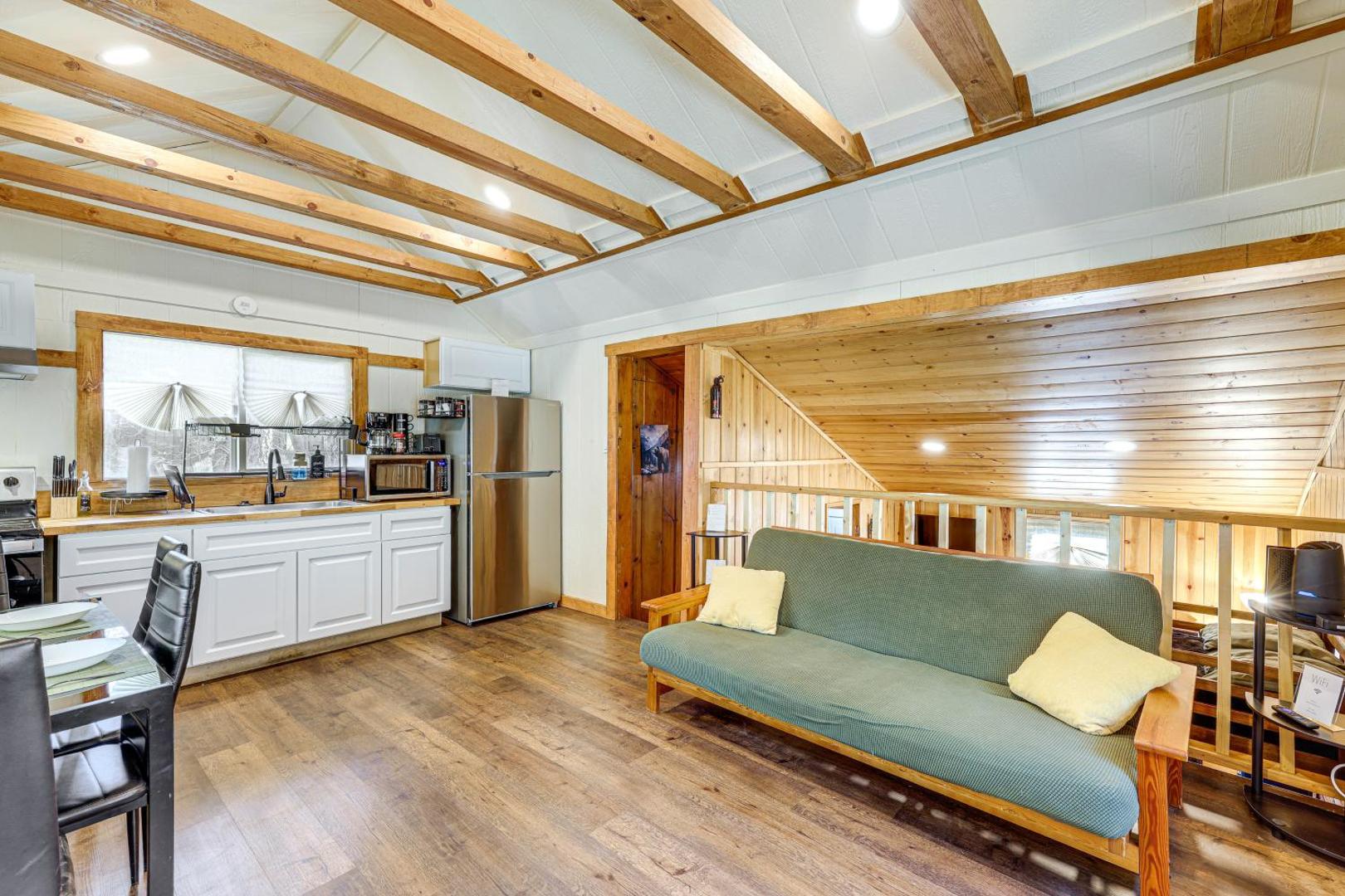 Foto 7: Tiny Home w/ Deck & Mtn Views in Lake Arrowhead!