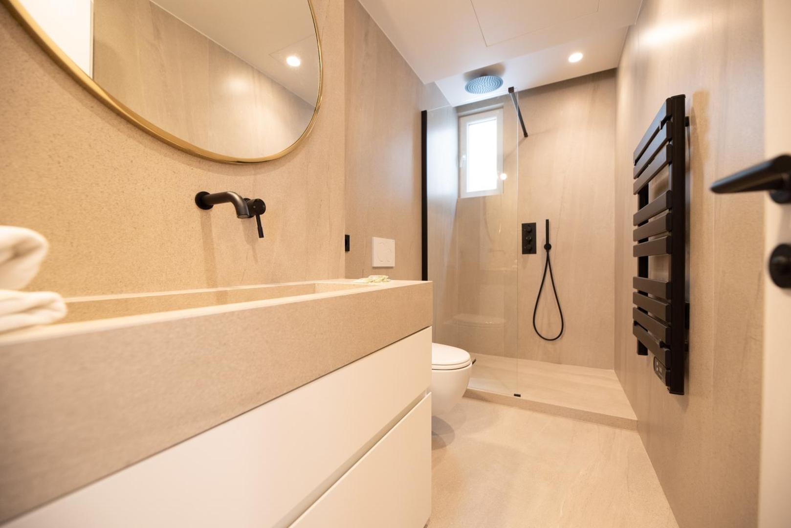 Kuva 10: Flat by River & Bastille