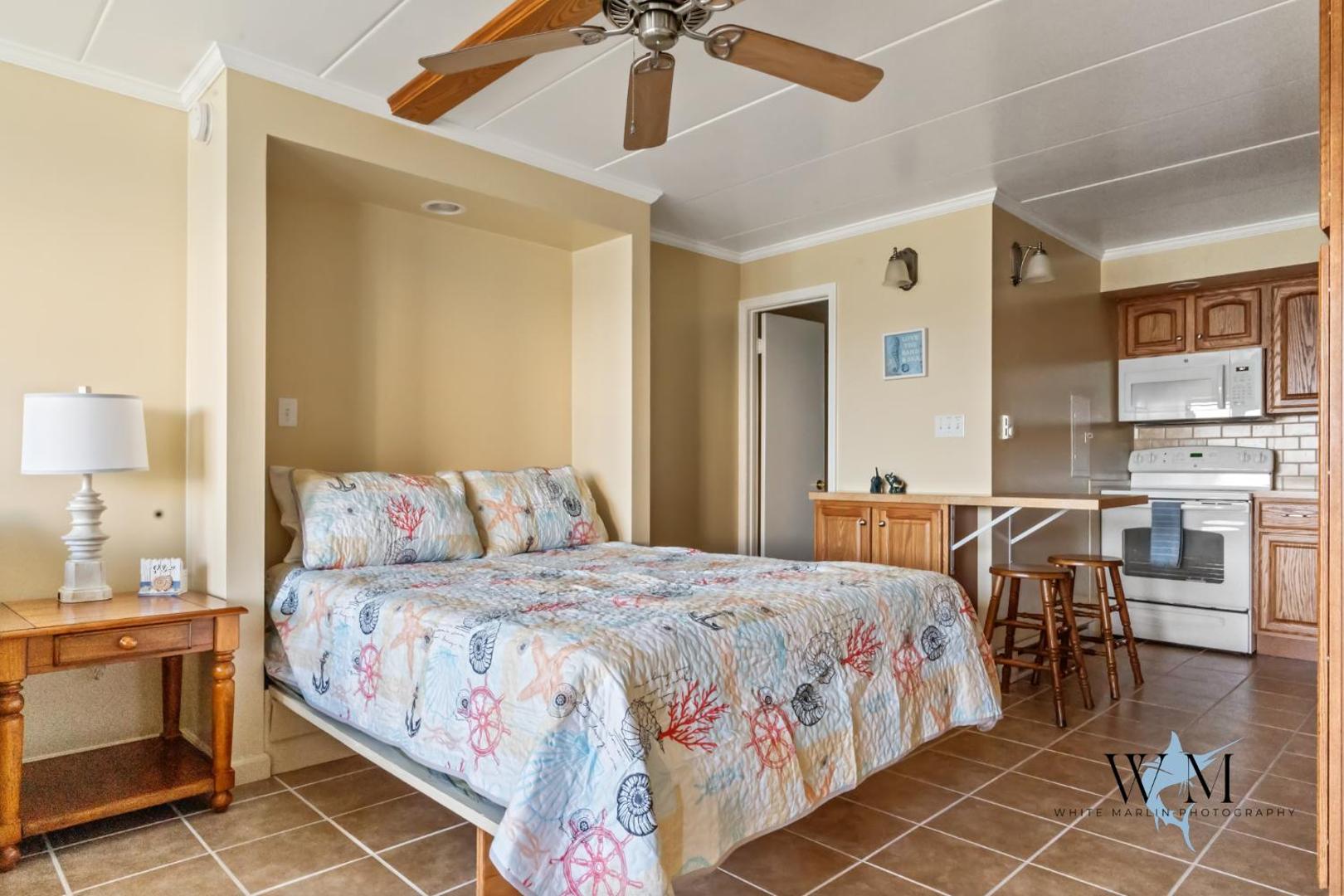 Zdjęcie 2: Studio with modern kitchen, one block to beach, boardwalk, and has a pool!