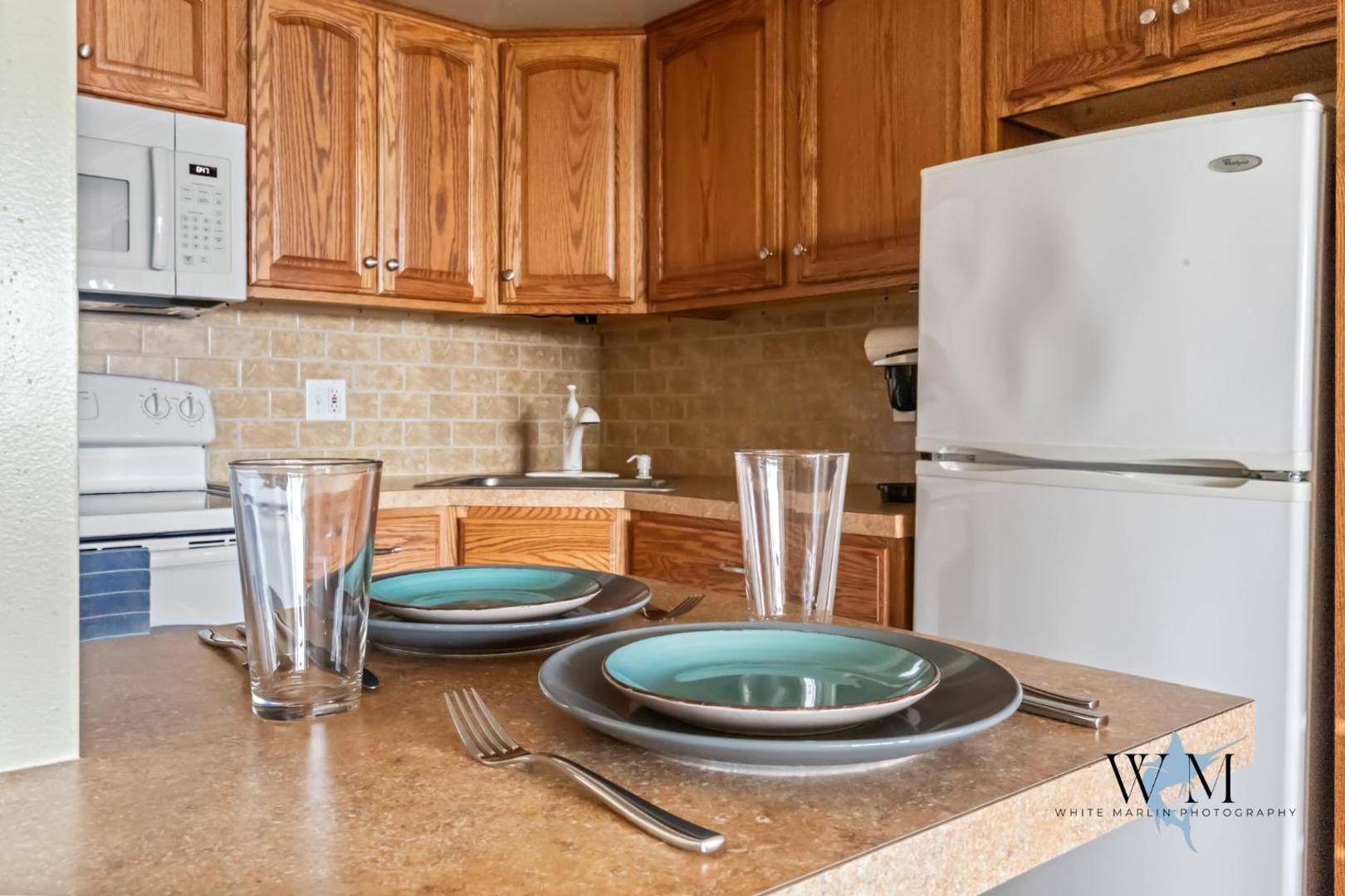 Zdjęcie 3: Studio with modern kitchen, one block to beach, boardwalk, and has a pool!