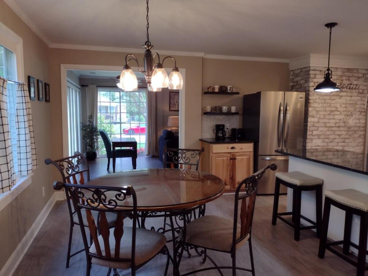 Foto 5: Charming, Cozy Cottage Near Downtown New Bern