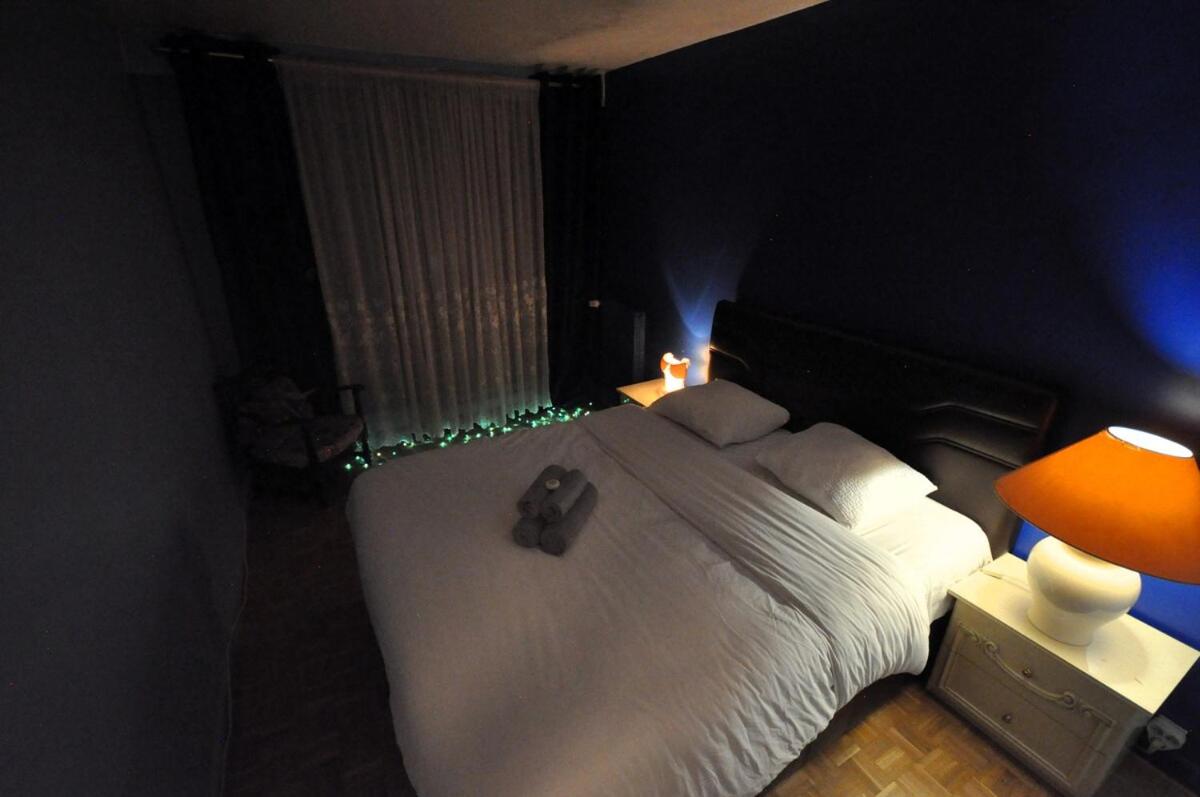 Foto 3: Spacious, Bright Apartment with Private Parking
