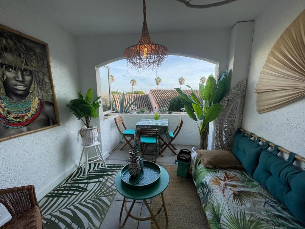Фотография 2: Studio with balcony in Antibes with AC