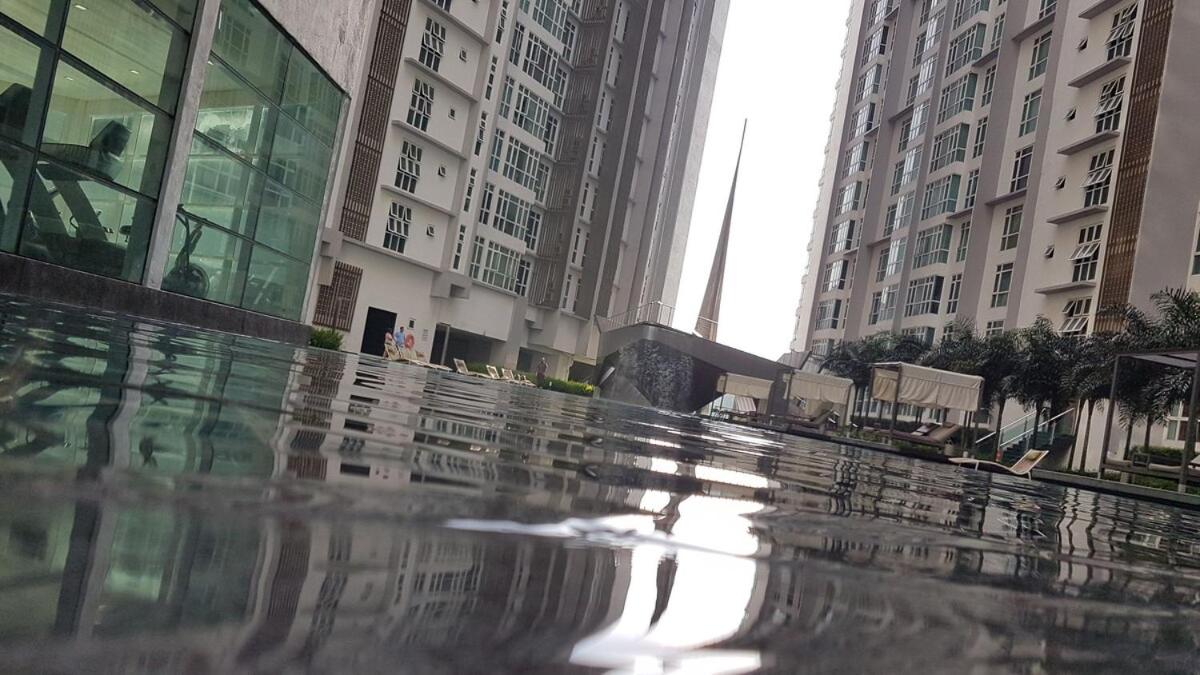 Bilde 4: Complete facility with MRT, KL and Pool view