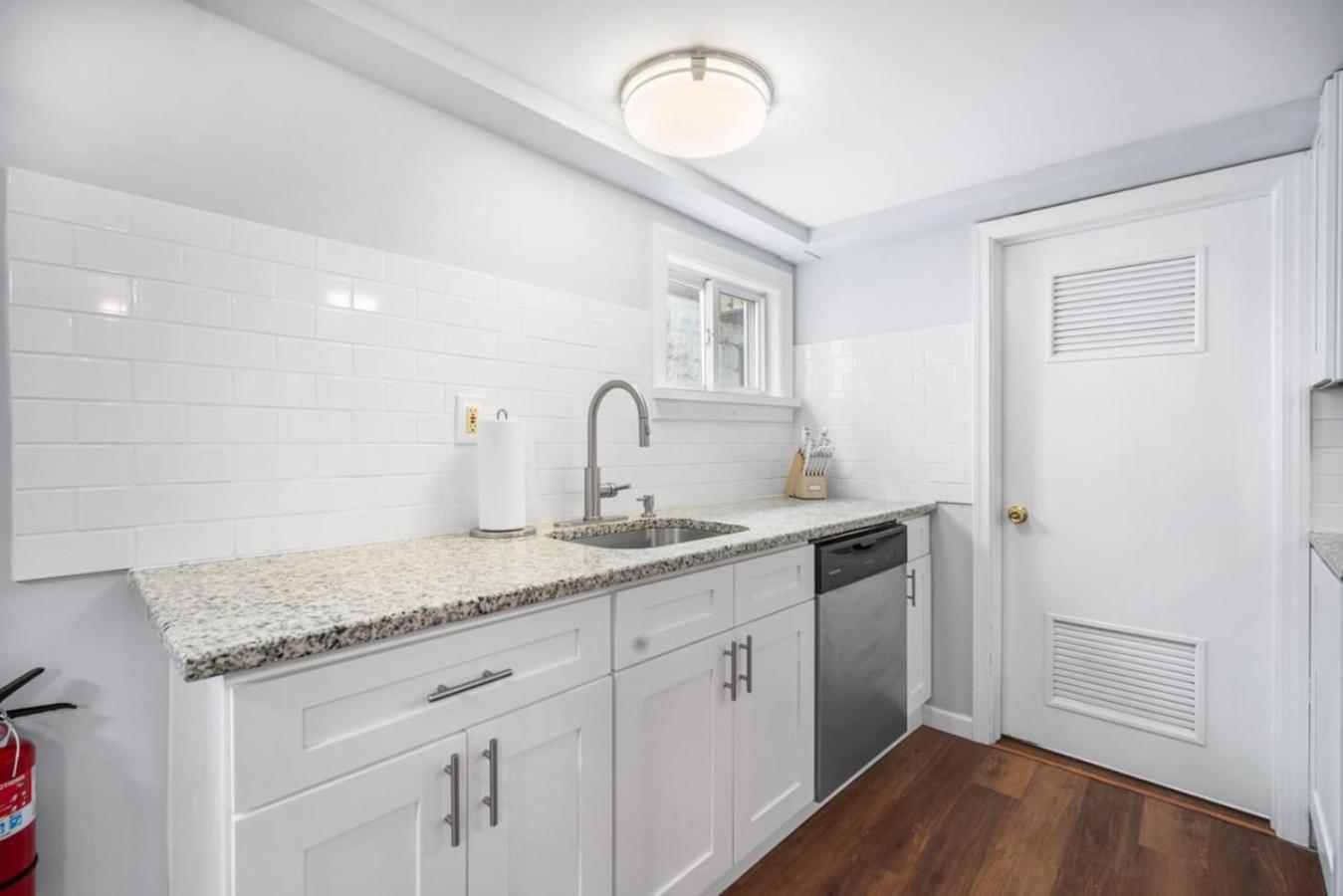 Bilde 8: 3BR Basic Beach - 1 block to Bay