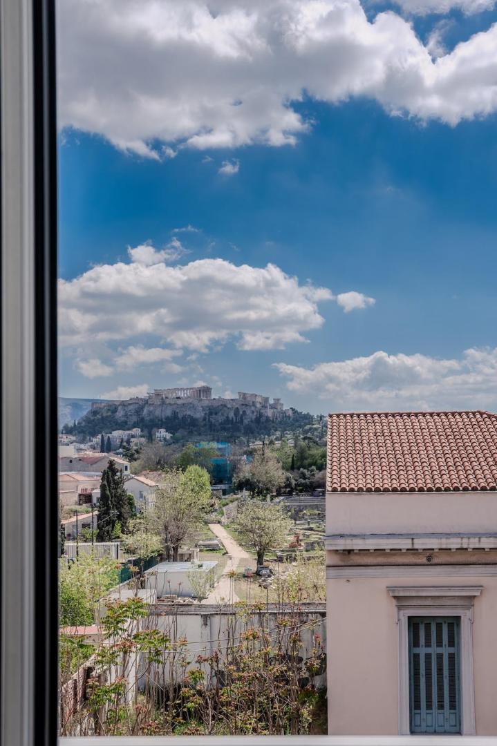 Windows with view的照片10