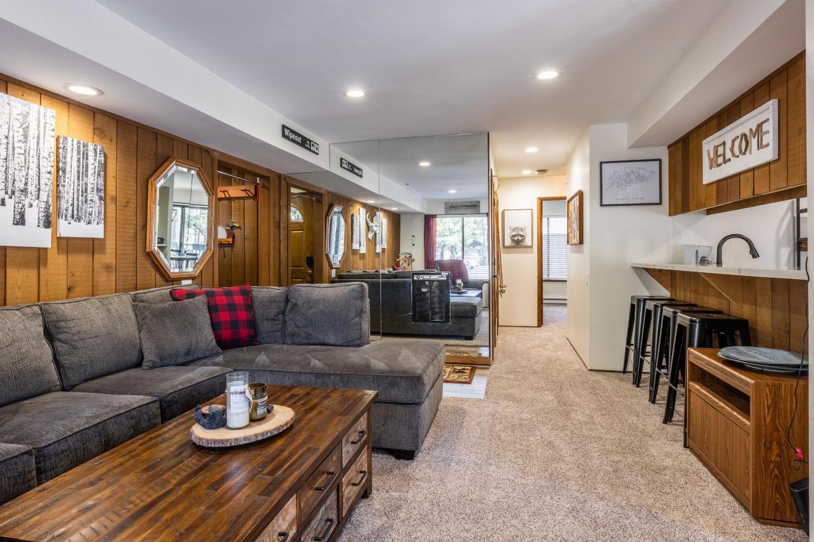 Foto 4: Ground Level, Sunshine Village #171- 2 bed/2 bath, Sleeps 6. Steps from Free Town Shuttle