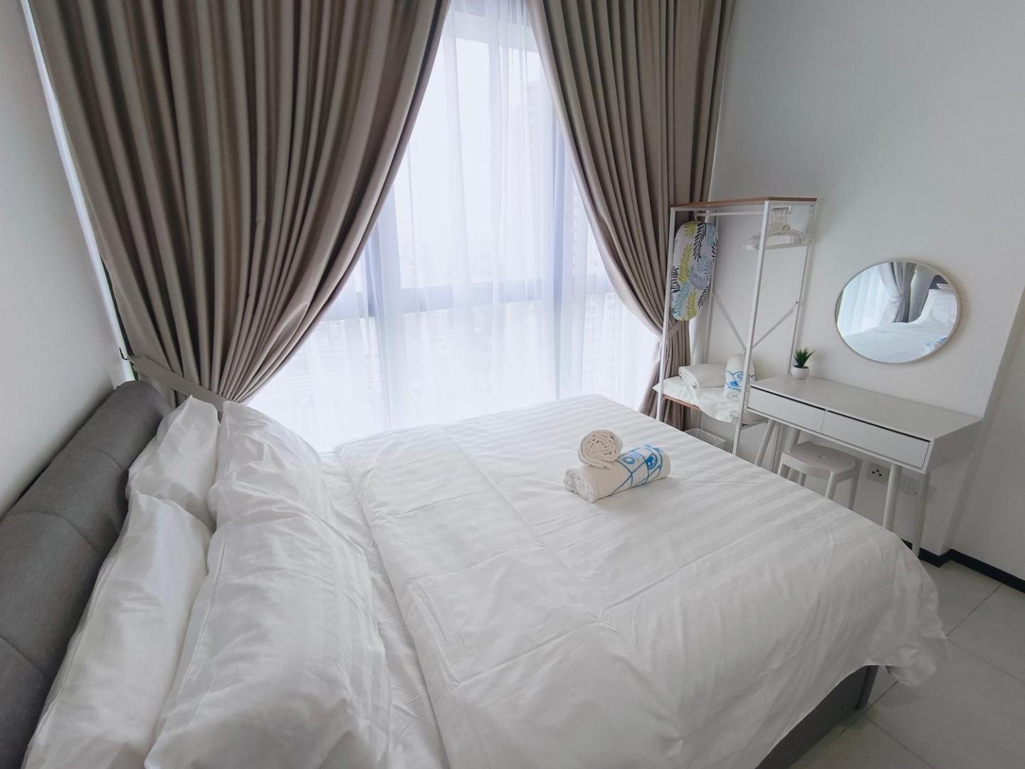 Φωτογραφία 10: Infinity Pool, Urban Suites, Georgetown, 2 Car Parks by Star Home