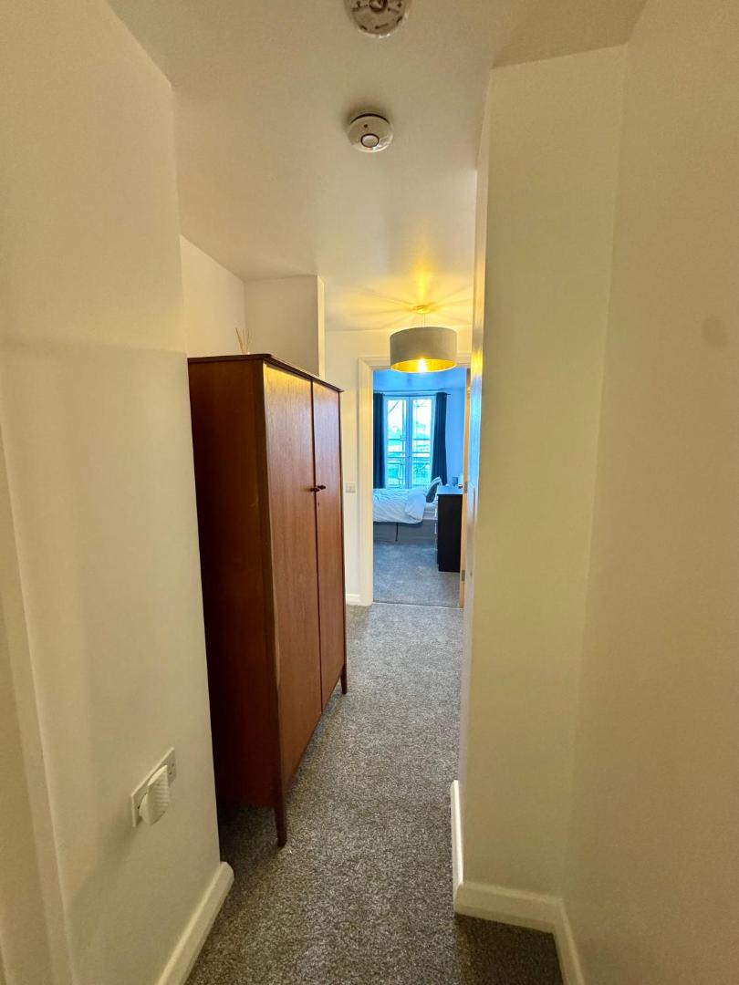 Foto 10: Spacious & Serene 2 Bed, Sleeps 6 With Canal View And Underground Parking