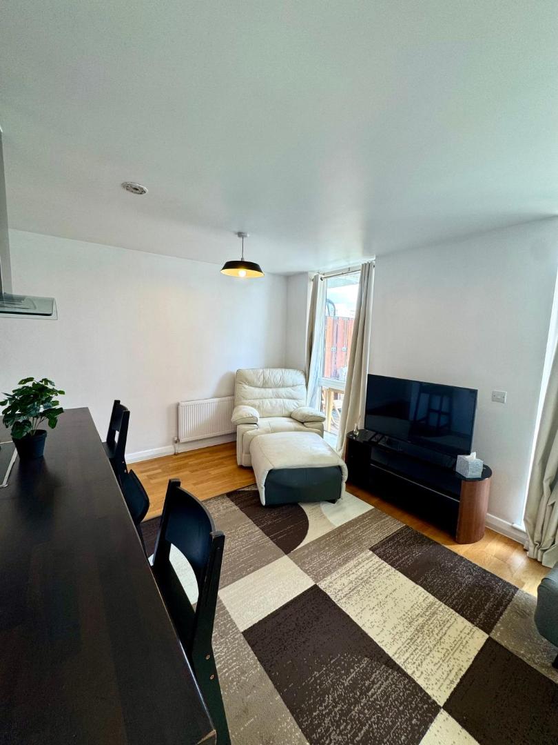 Foto 9: Spacious & Serene 2 Bed, Sleeps 6 With Canal View And Underground Parking