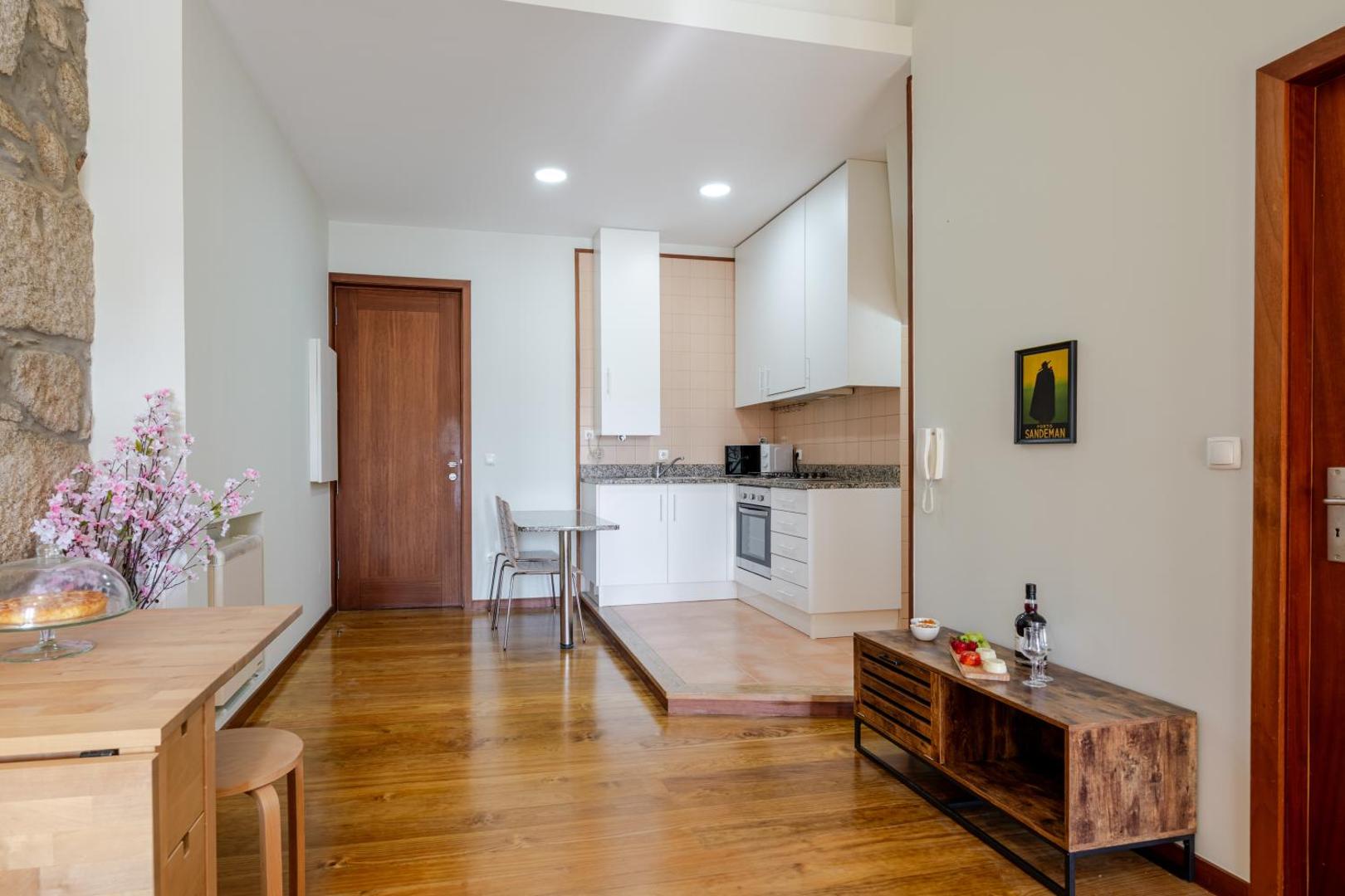 Foto 8: HostWise - Stylish Flat with Balcony