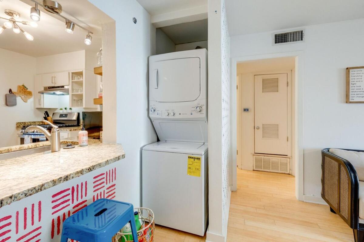 - Pool - Cozy Lux 3bd apt - Austin photo 5