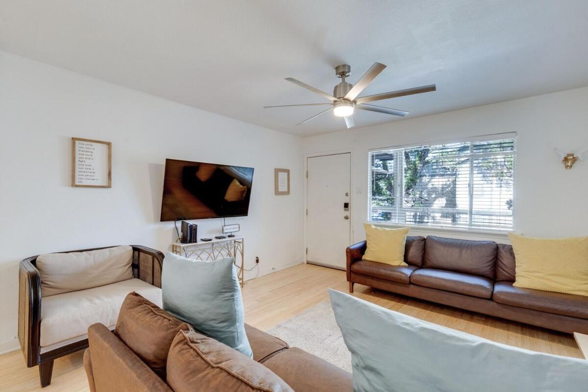 - Pool - Cozy Lux 3bd apt - Austin photo 7