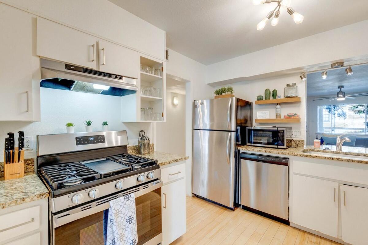 - Pool - Cozy Lux 3bd apt - Austin photo 9