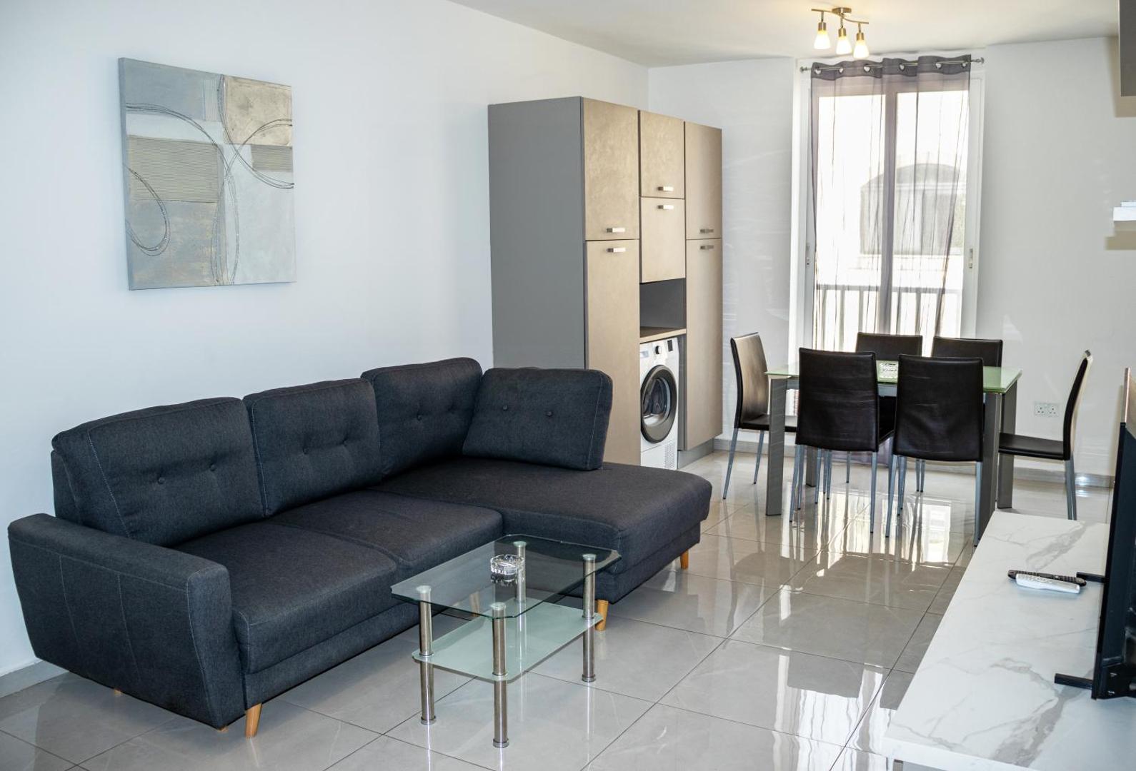 Foto 5: Spacious & Bright Apartment in Sliema Near Shops and Sea