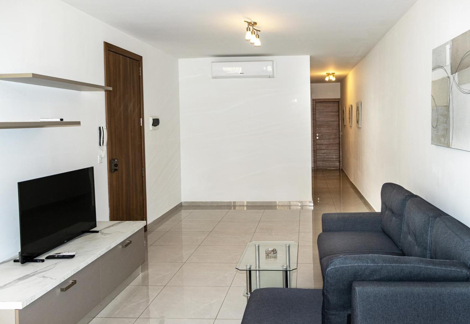 Foto 10: Spacious & Bright Apartment in Sliema Near Shops and Sea