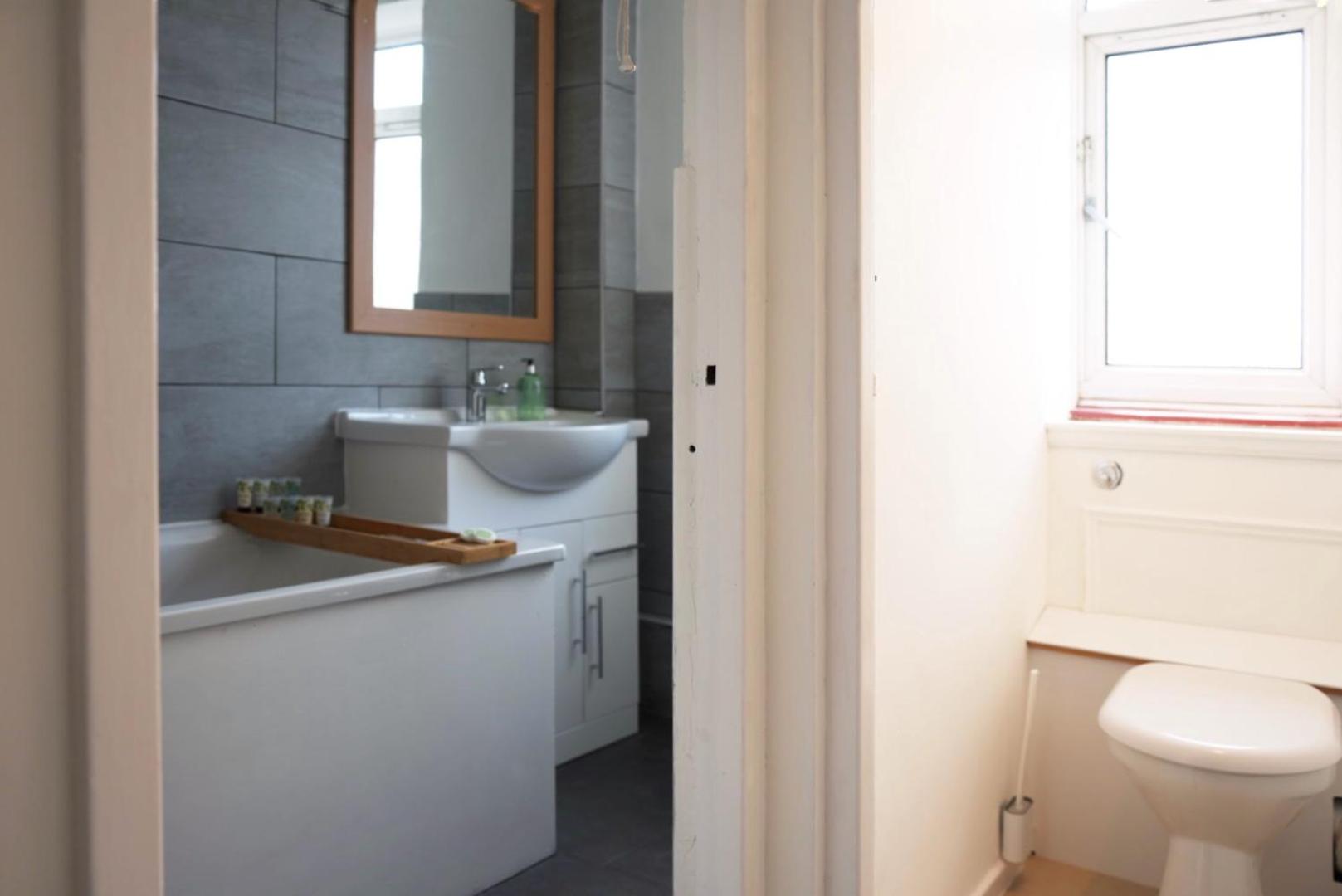 Fotografia 9: Sofia Place in Vauxhall - 3 Double Beds, 1 Sofa Bed, Spacious Property