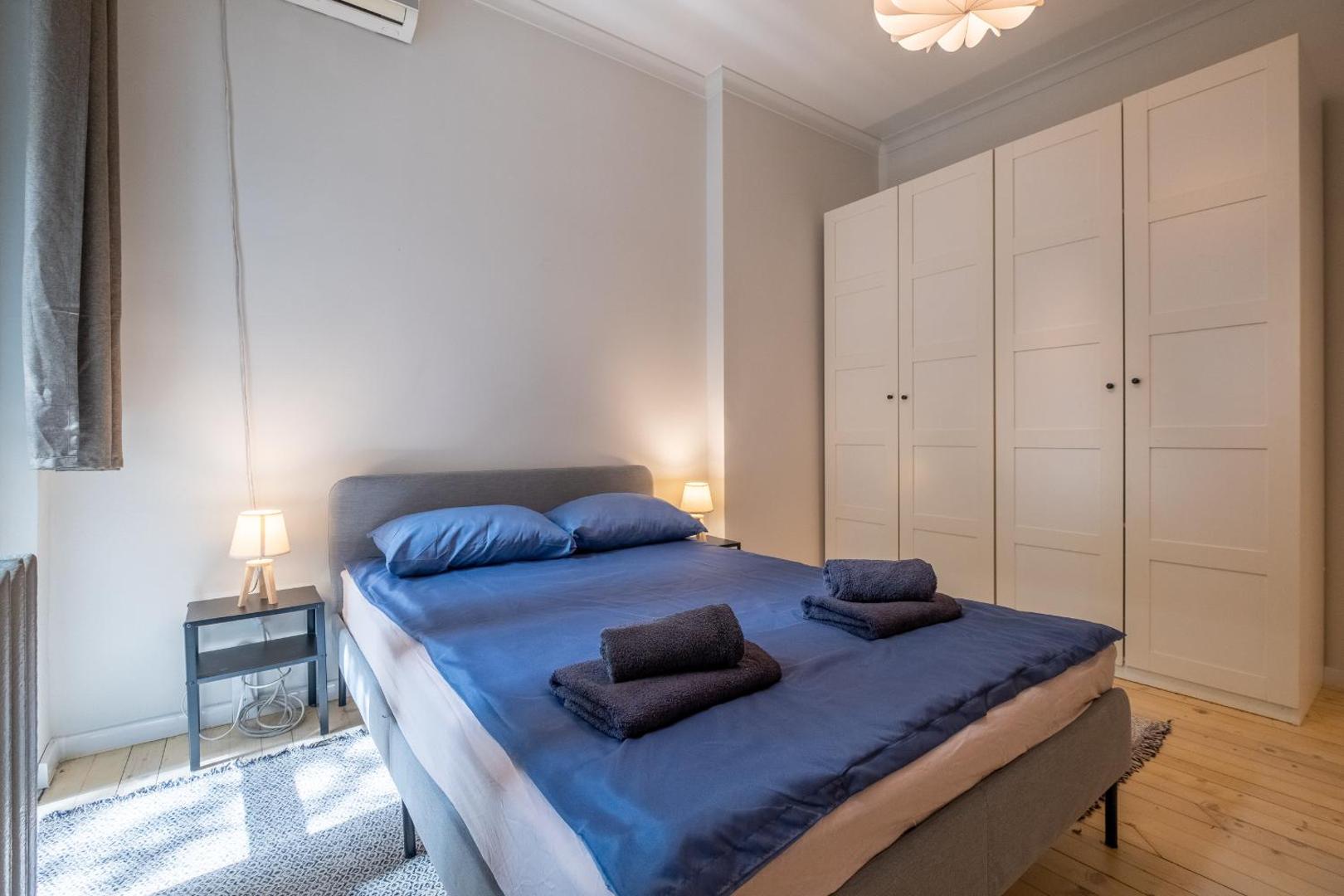 Foto 7: Spacious 2BD Flat - Central Location & 2 Balconies by Flat Mаnager