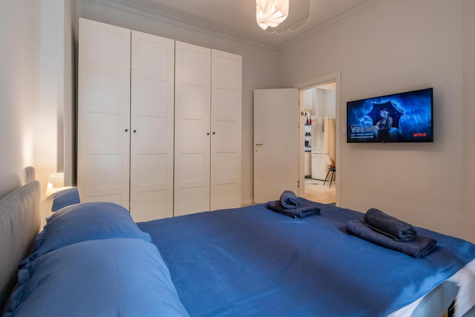 Foto 6: Spacious 2BD Flat - Central Location & 2 Balconies by Flat Mаnager
