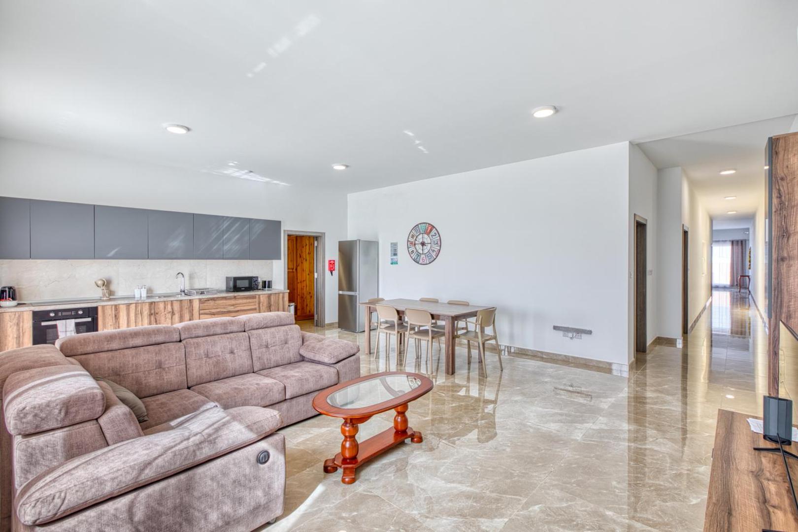 Zdjęcie 5: Spacious & Cosy 3BR Apt with Private Balconies by 360 Estates