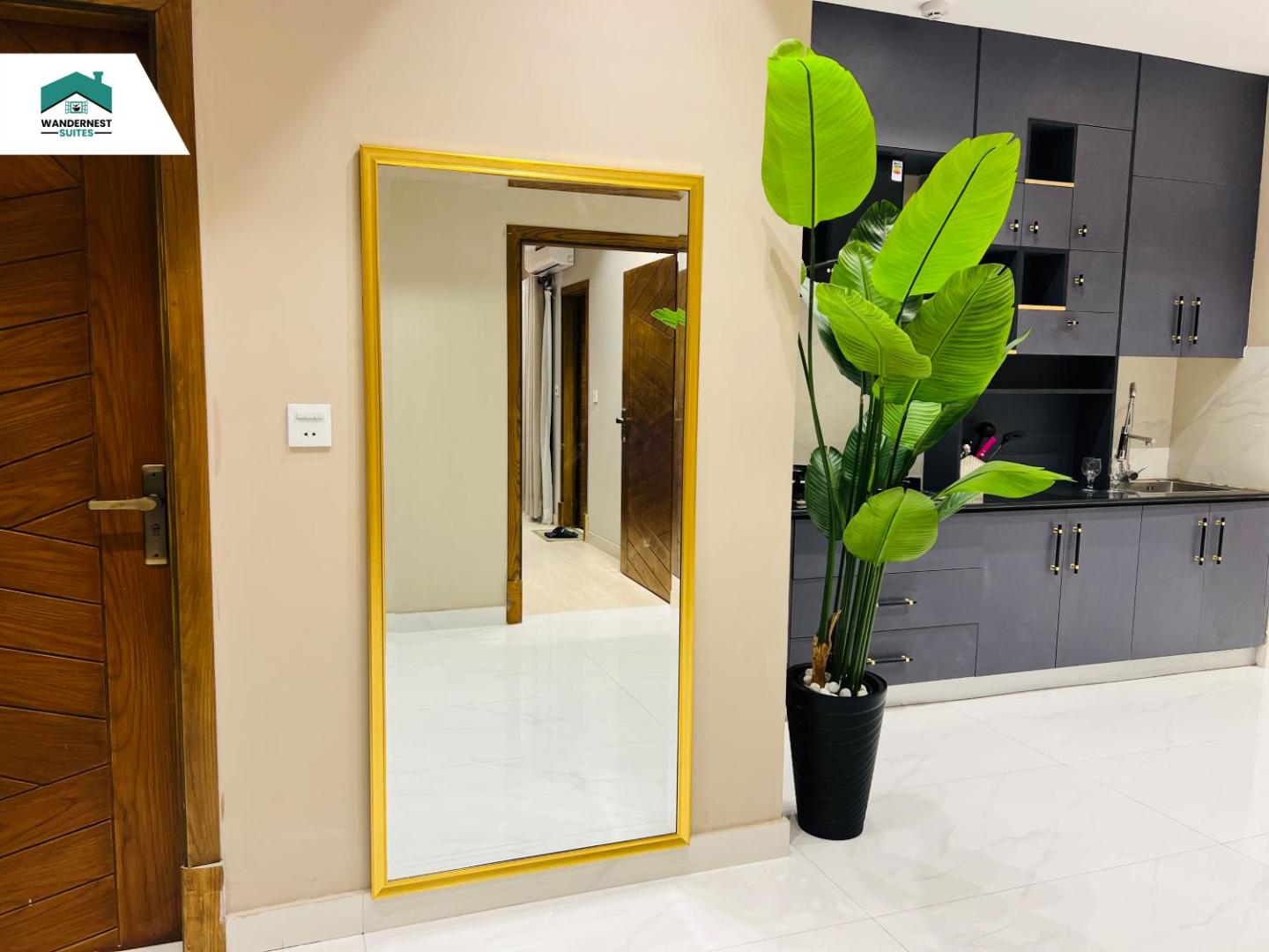 Photo 4 : Ruby - Chic & Luxury WanderNest Suite at B3 Heights with Gym in Bahria Town Ph-8