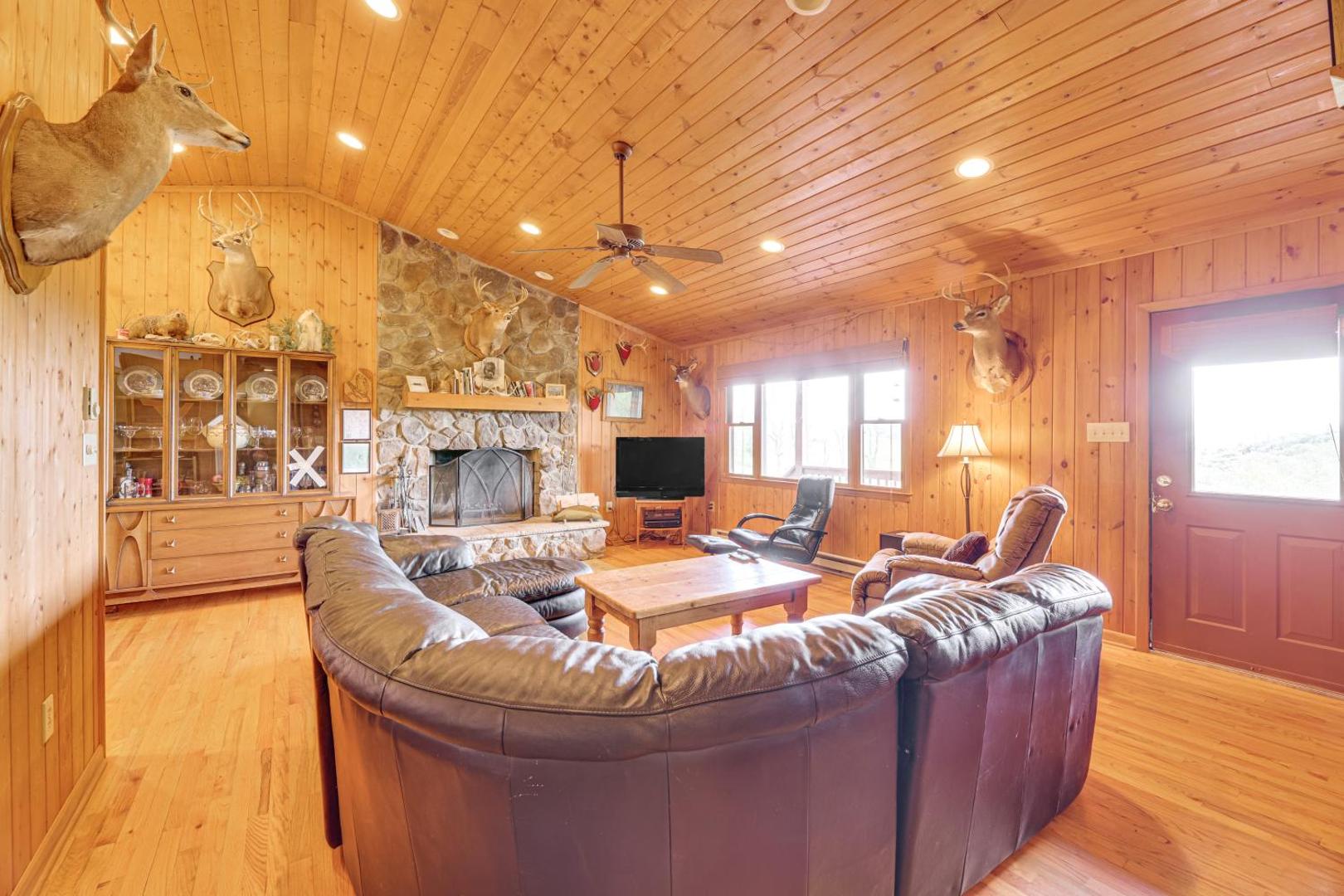 Billede 3: Fish, Hike, Hunt Secluded Cabin in Doe Hill!