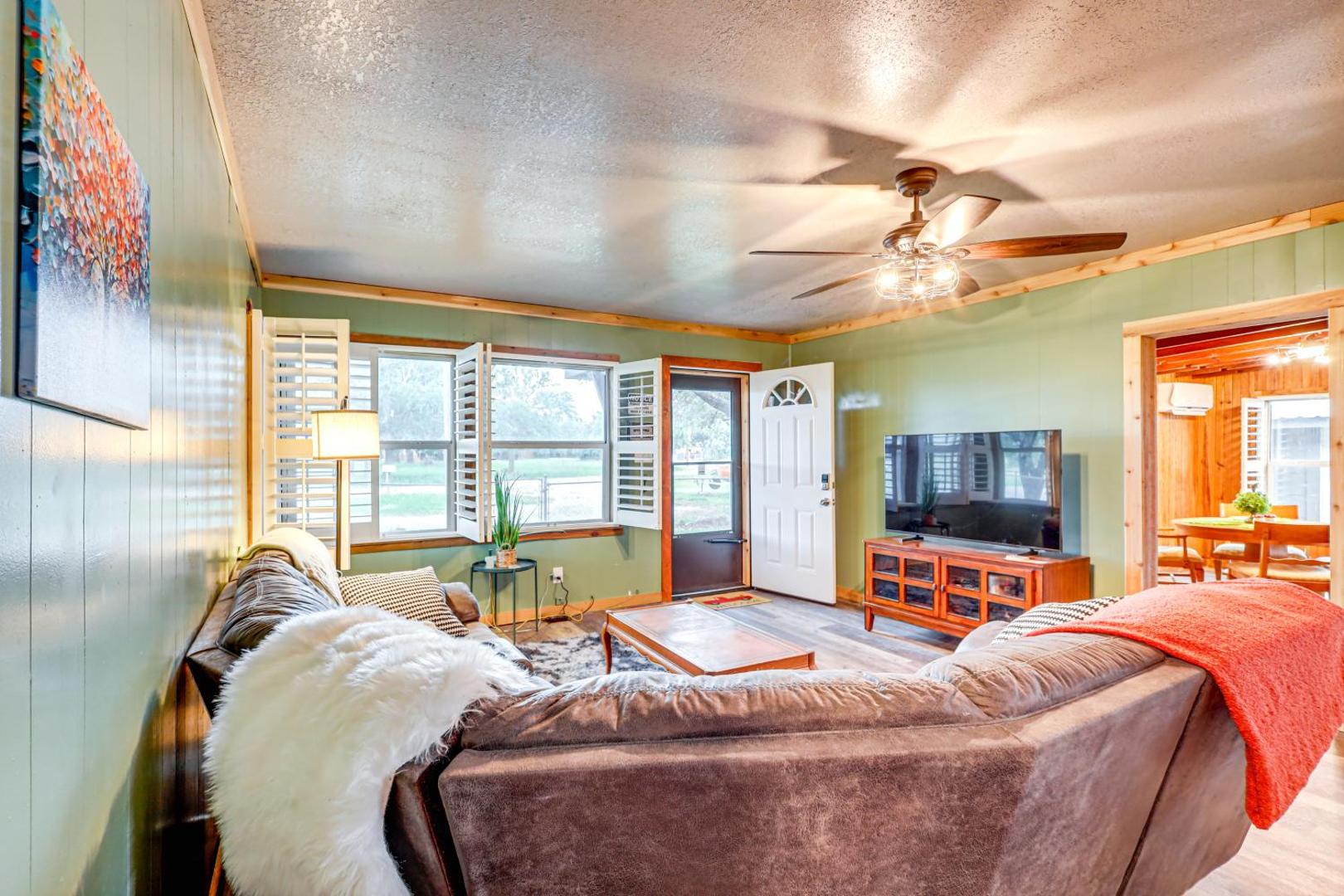 Bilde 4: Deck, Hot Tub and Lake View Brownwood Home!