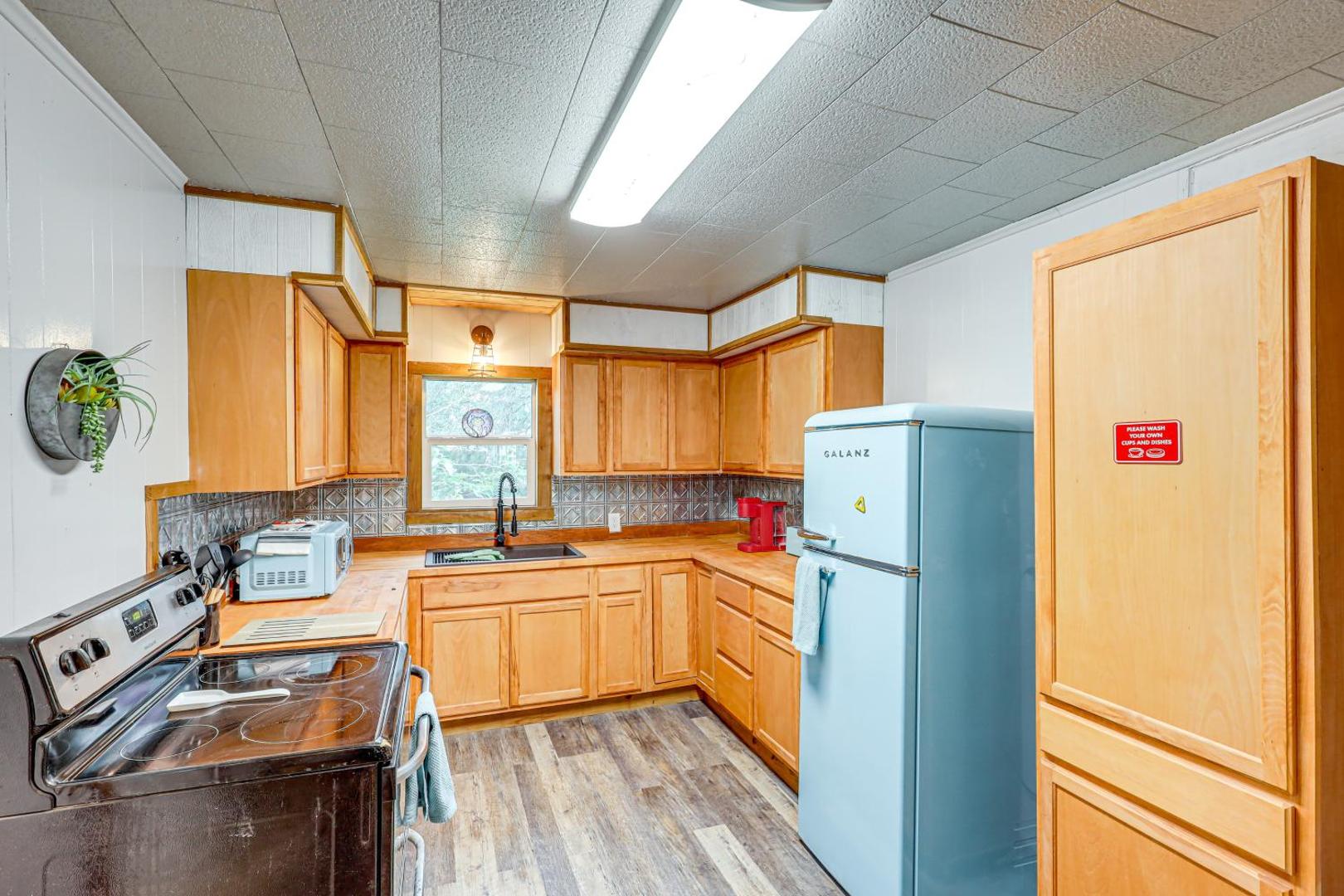 Bilde 10: Deck, Hot Tub and Lake View Brownwood Home!