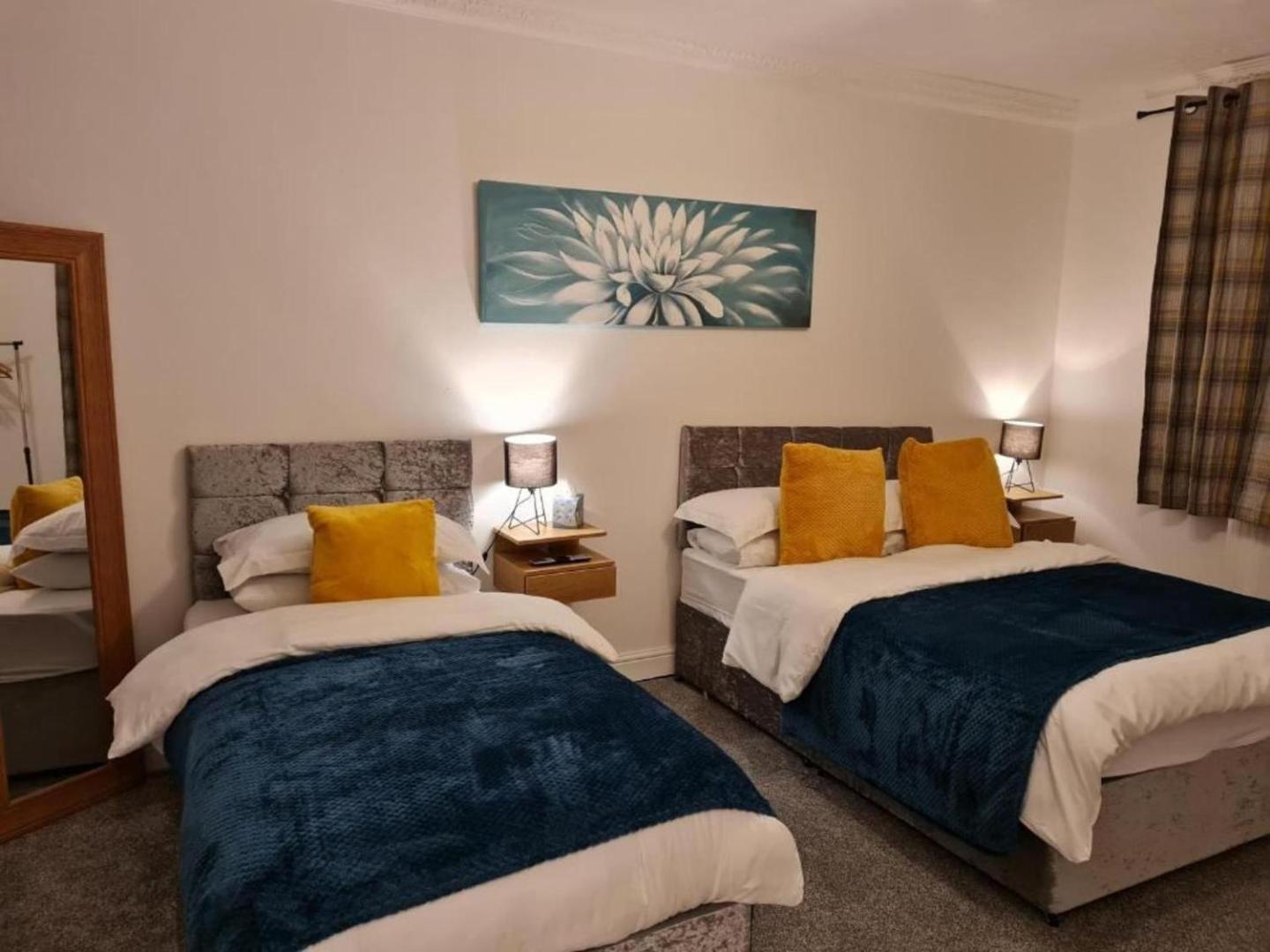 Zdjęcie 5: 2 Bed Flat - Sleeps 7 - Parking - Wifi