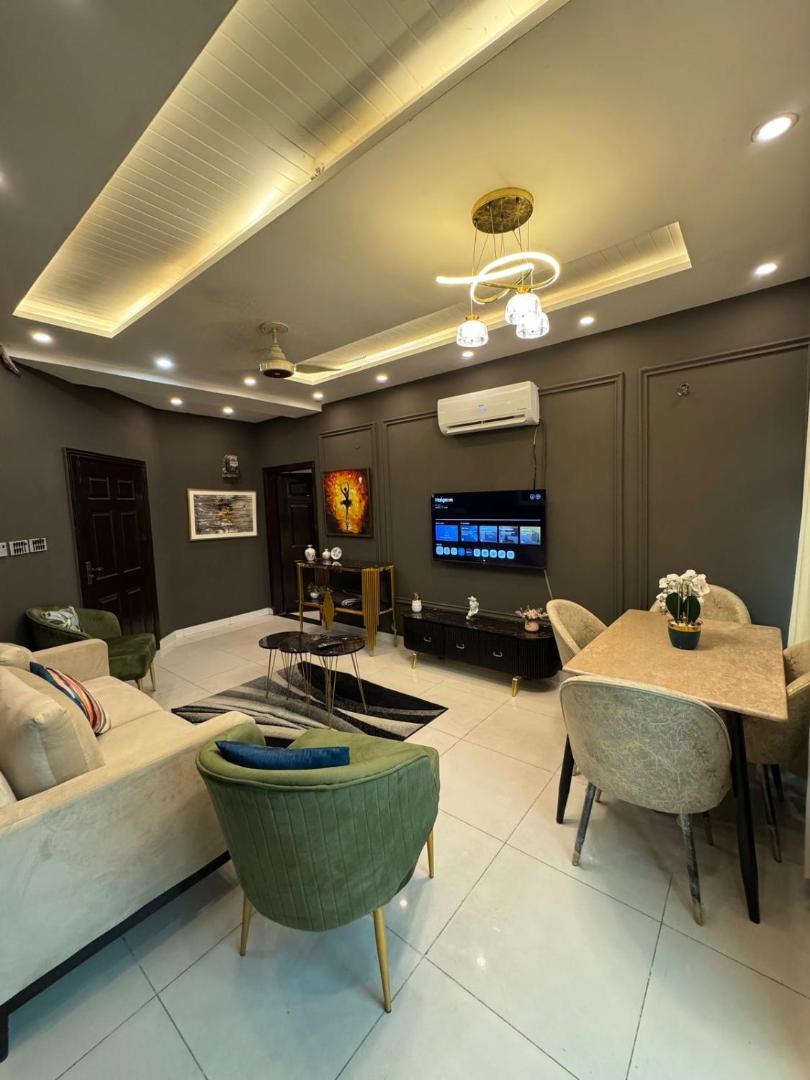 Billede 2: 1BDR with Breathtaking Lahore Skyline Views